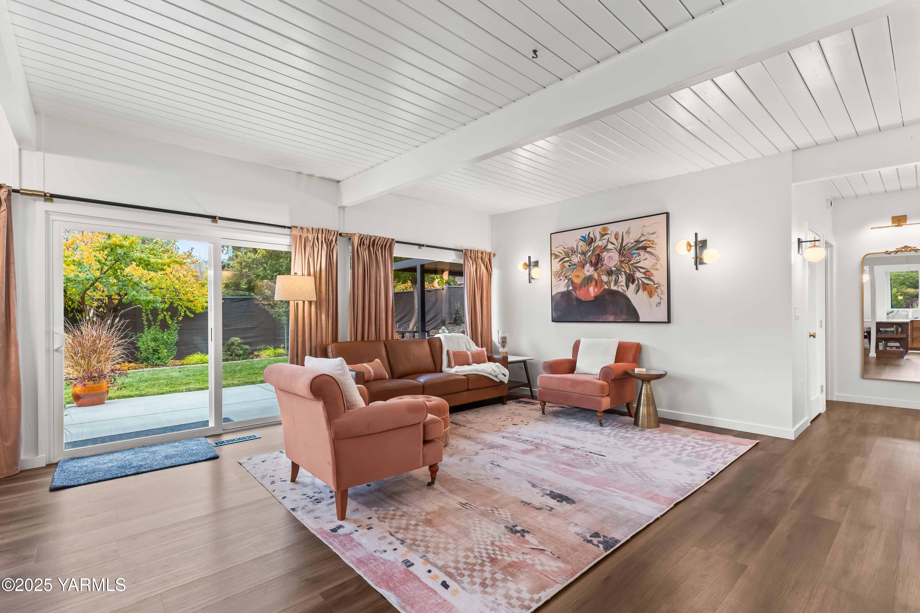 Yakima, Washington 98902, United States, 2 Bedrooms Bedrooms, ,1 BathroomBathrooms,Residential,Active,243321