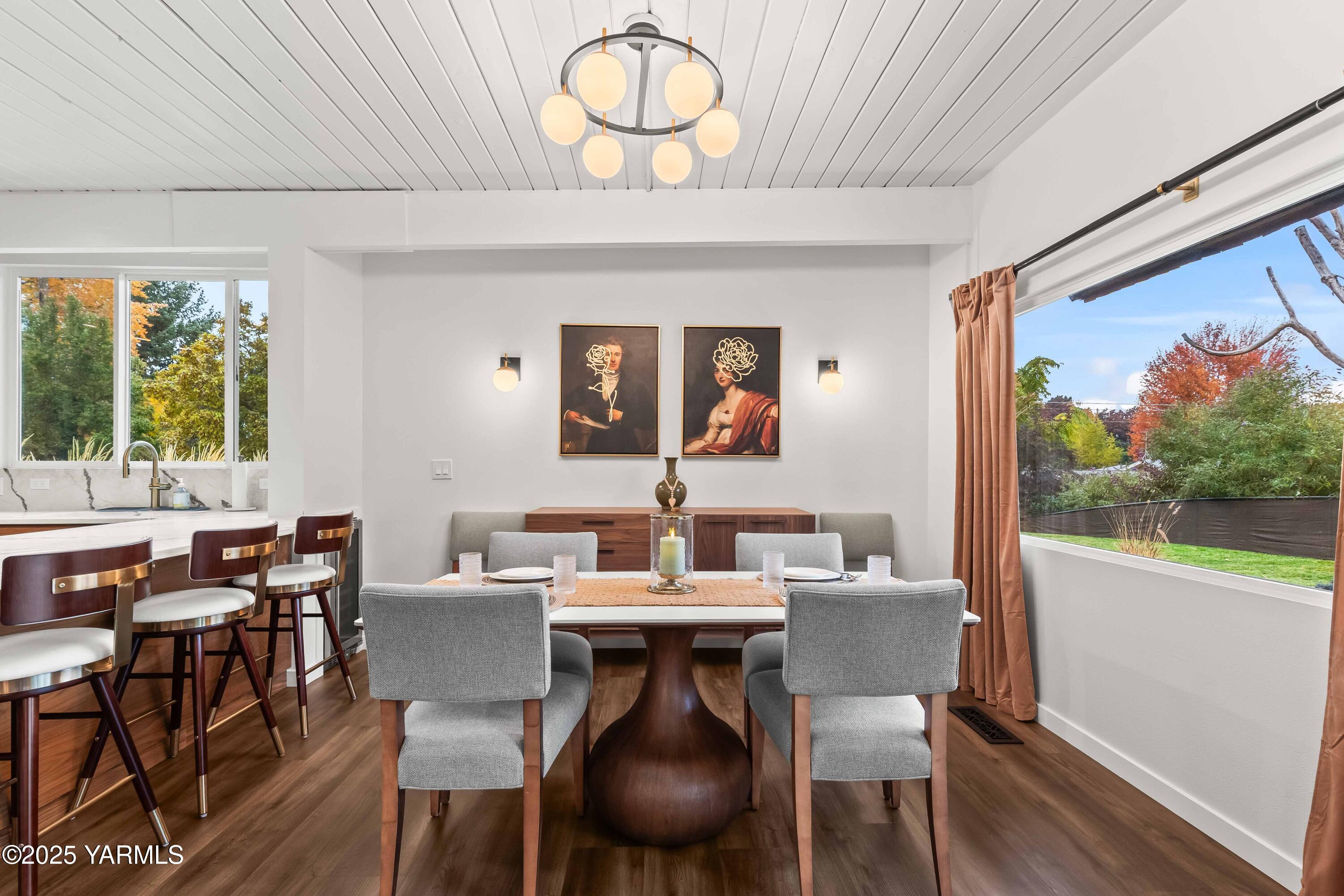 Yakima, Washington 98902, United States, 2 Bedrooms Bedrooms, ,1 BathroomBathrooms,Residential,Active,243321