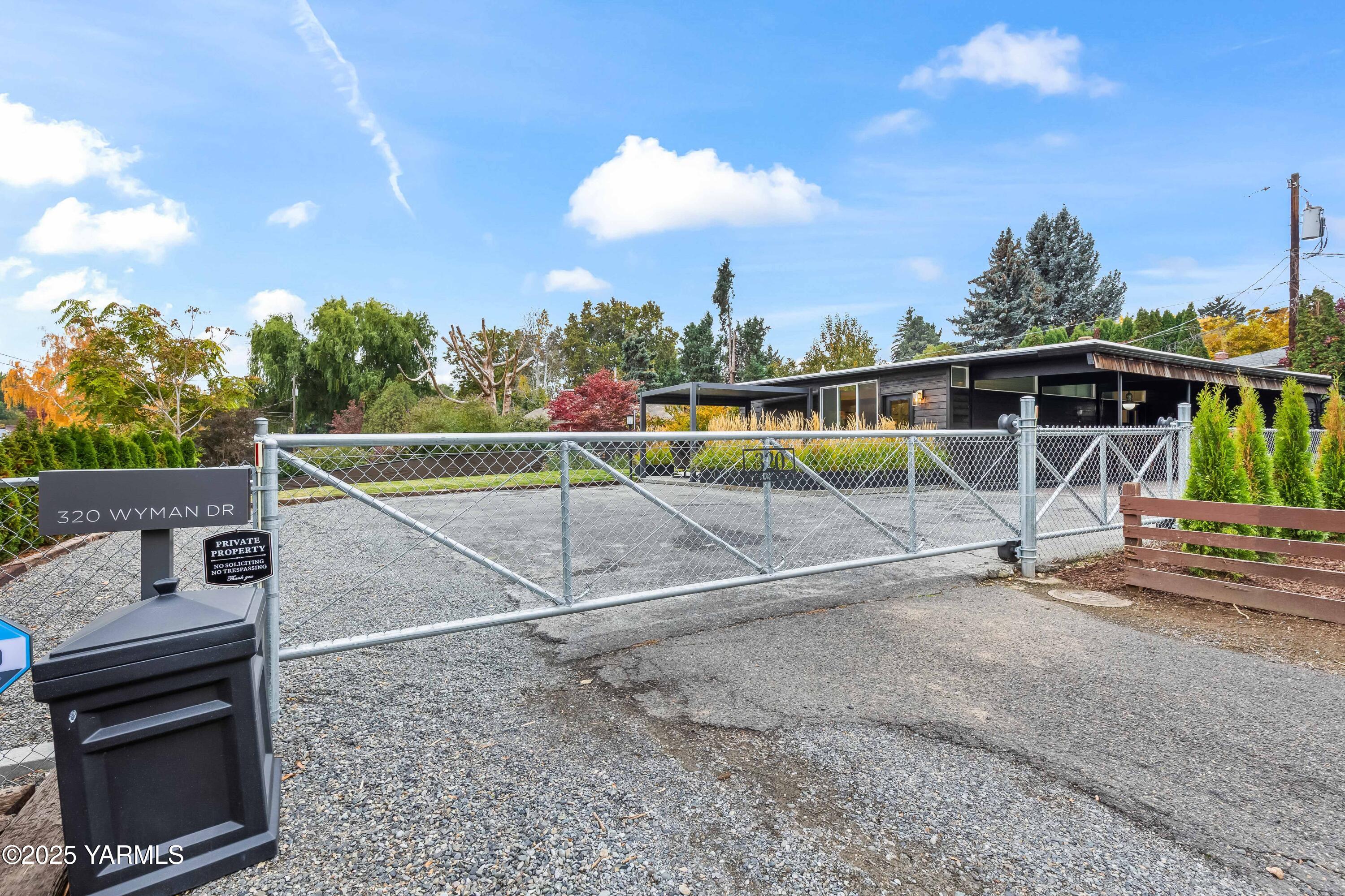 Yakima, Washington 98902, United States, 2 Bedrooms Bedrooms, ,1 BathroomBathrooms,Residential,Active,243321