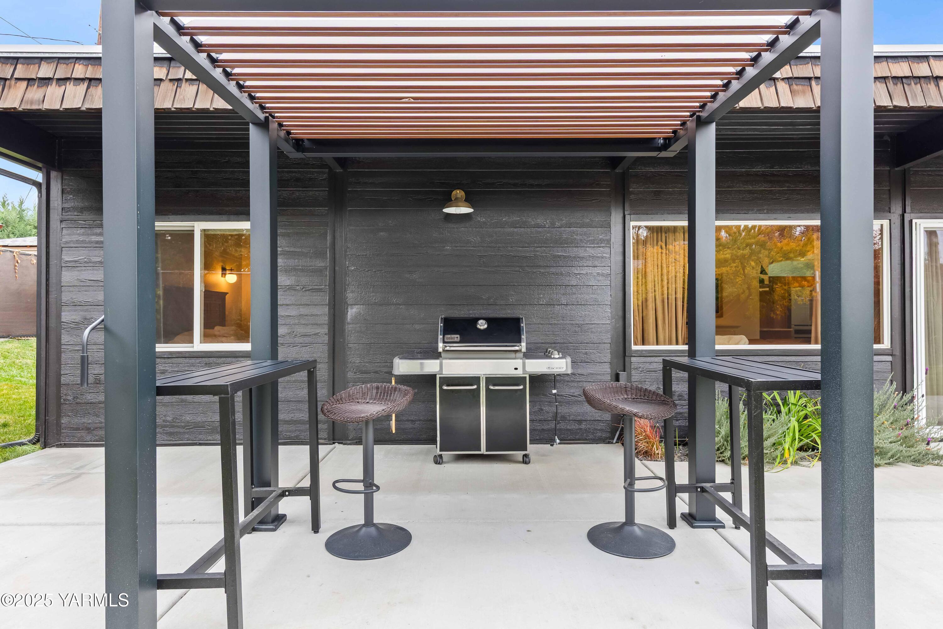 Yakima, Washington 98902, United States, 2 Bedrooms Bedrooms, ,1 BathroomBathrooms,Residential,Active,243321