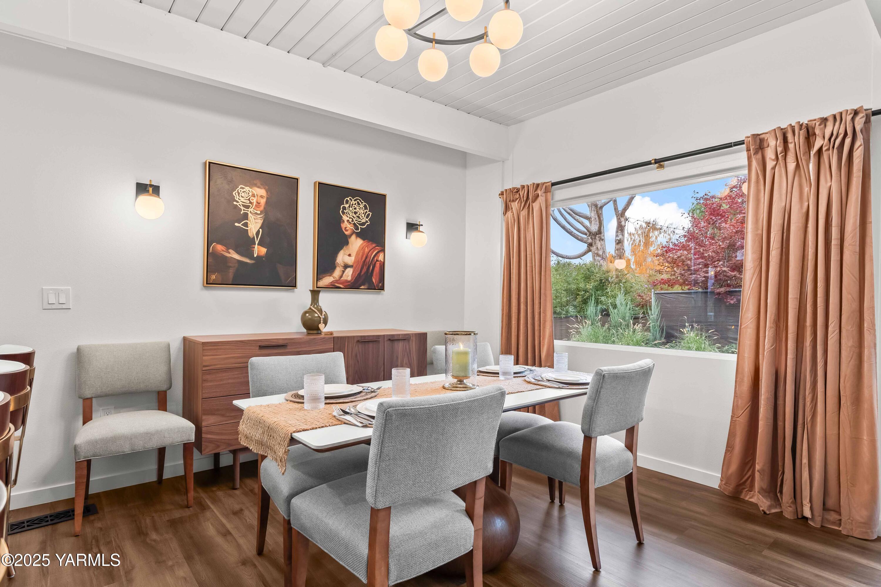 Yakima, Washington 98902, United States, 2 Bedrooms Bedrooms, ,1 BathroomBathrooms,Residential,Active,243321