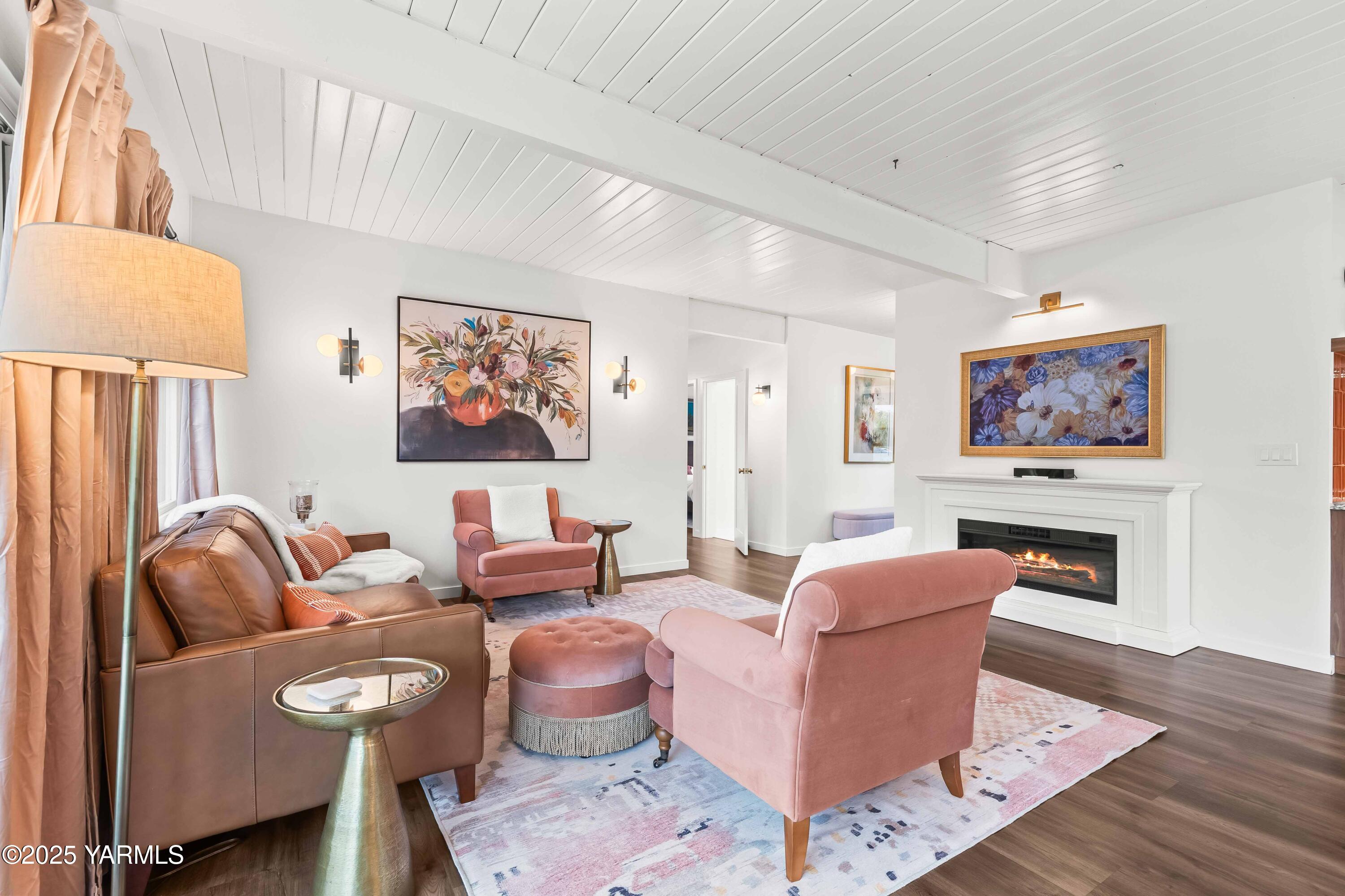 Yakima, Washington 98902, United States, 2 Bedrooms Bedrooms, ,1 BathroomBathrooms,Residential,Active,243321