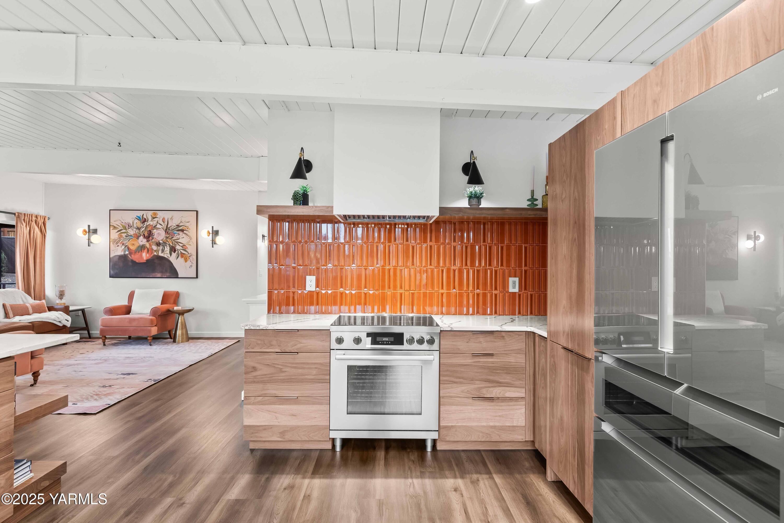 Yakima, Washington 98902, United States, 2 Bedrooms Bedrooms, ,1 BathroomBathrooms,Residential,Active,243321