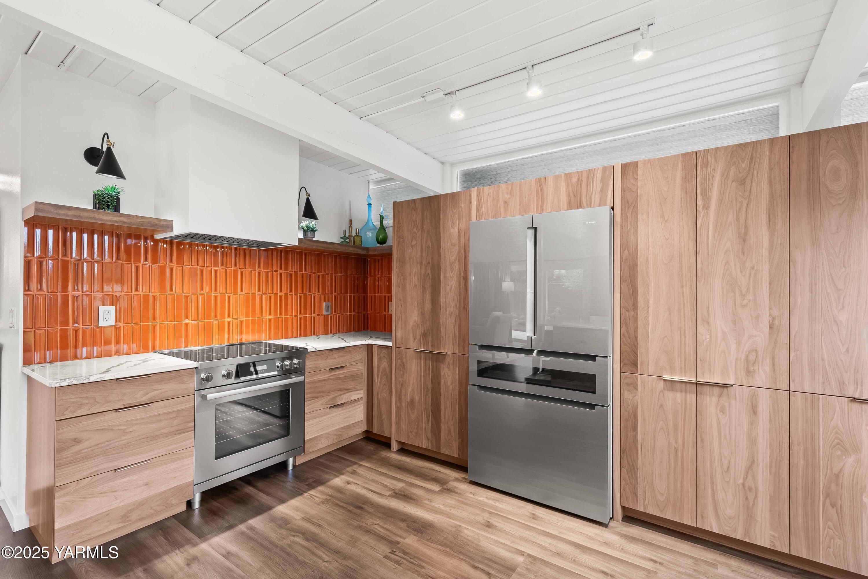 Yakima, Washington 98902, United States, 2 Bedrooms Bedrooms, ,1 BathroomBathrooms,Residential,Active,243321