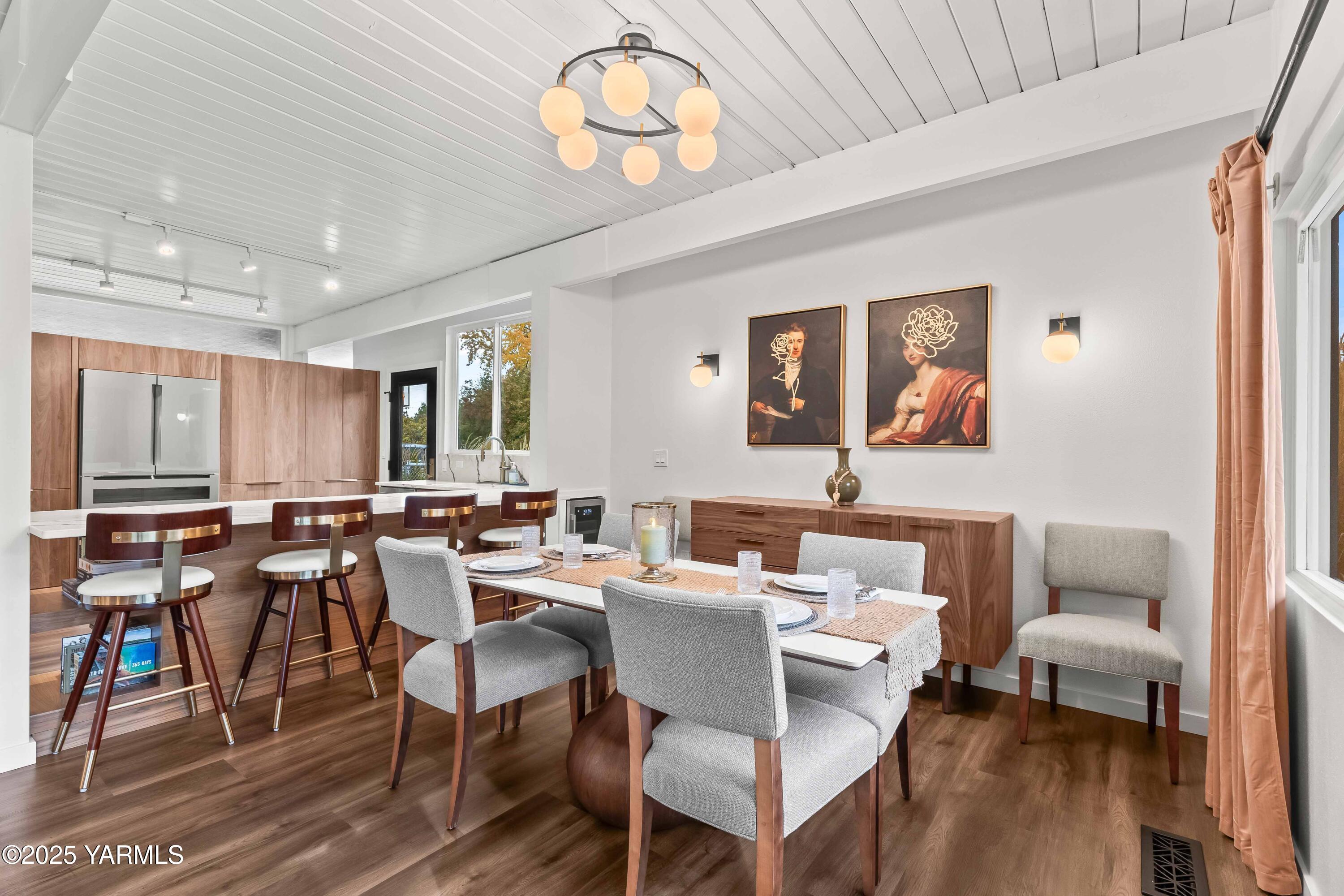 Yakima, Washington 98902, United States, 2 Bedrooms Bedrooms, ,1 BathroomBathrooms,Residential,Active,243321