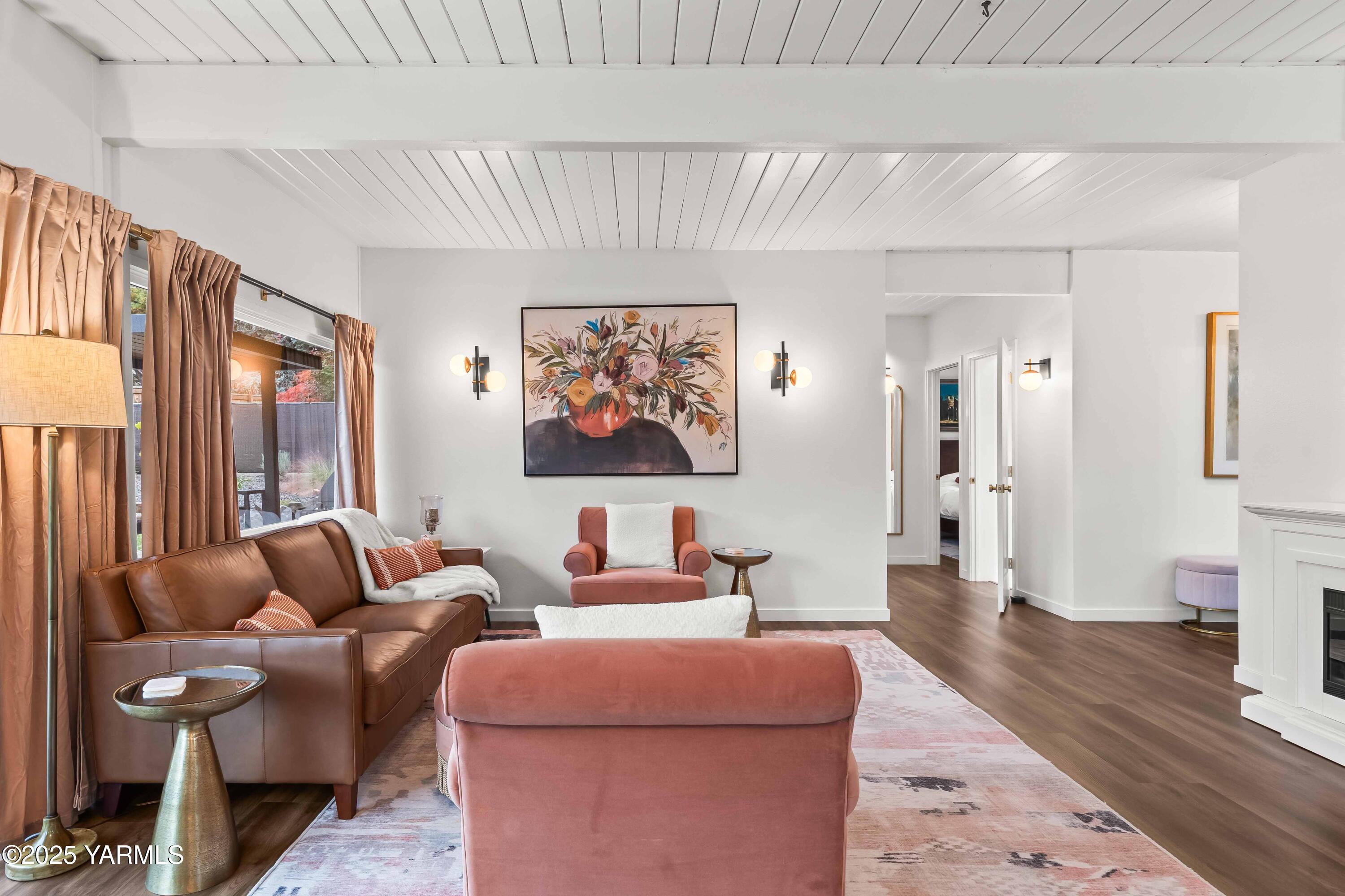 Yakima, Washington 98902, United States, 2 Bedrooms Bedrooms, ,1 BathroomBathrooms,Residential,Active,243321