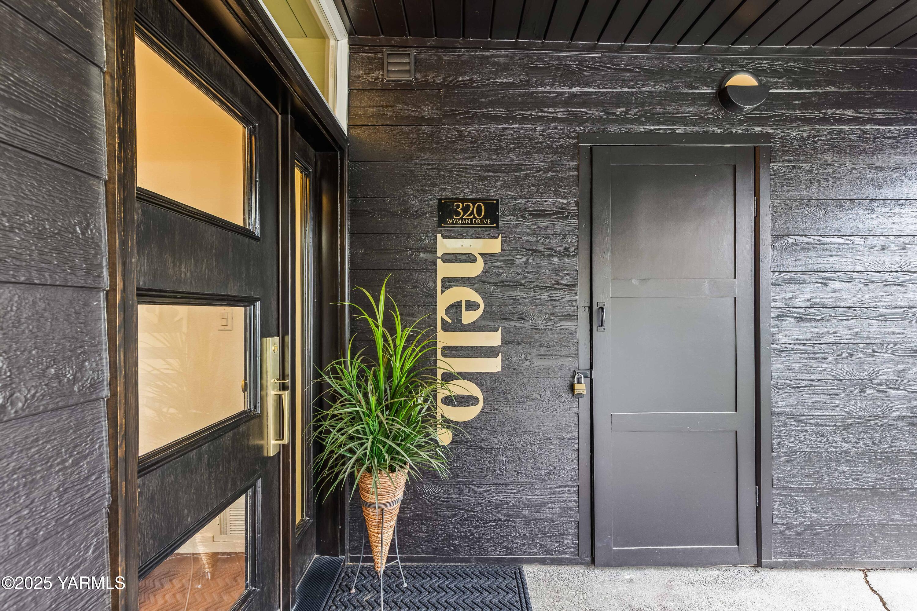 Yakima, Washington 98902, United States, 2 Bedrooms Bedrooms, ,1 BathroomBathrooms,Residential,Active,243321