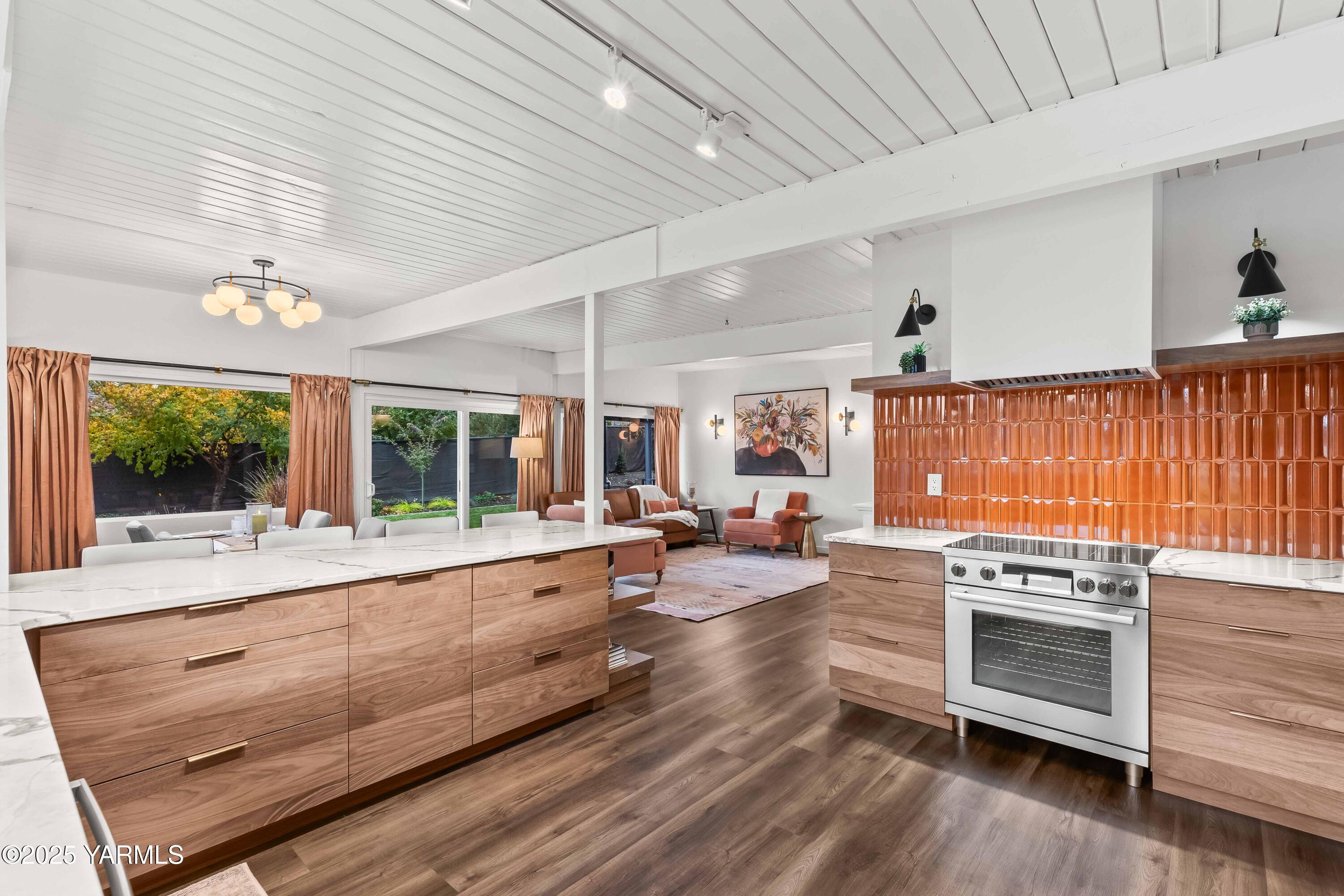 Yakima, Washington 98902, United States, 2 Bedrooms Bedrooms, ,1 BathroomBathrooms,Residential,Active,243321