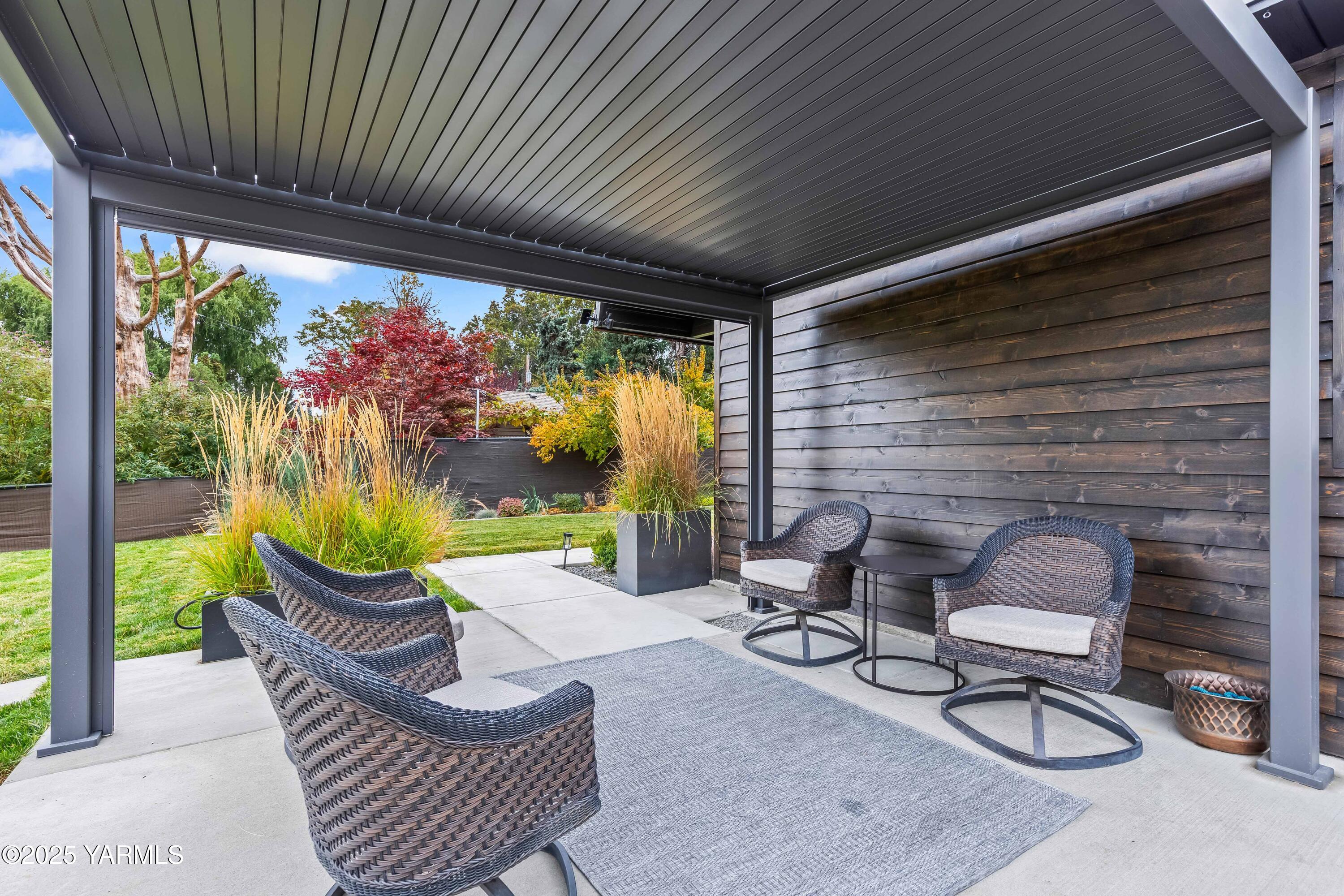 Yakima, Washington 98902, United States, 2 Bedrooms Bedrooms, ,1 BathroomBathrooms,Residential,Active,243321