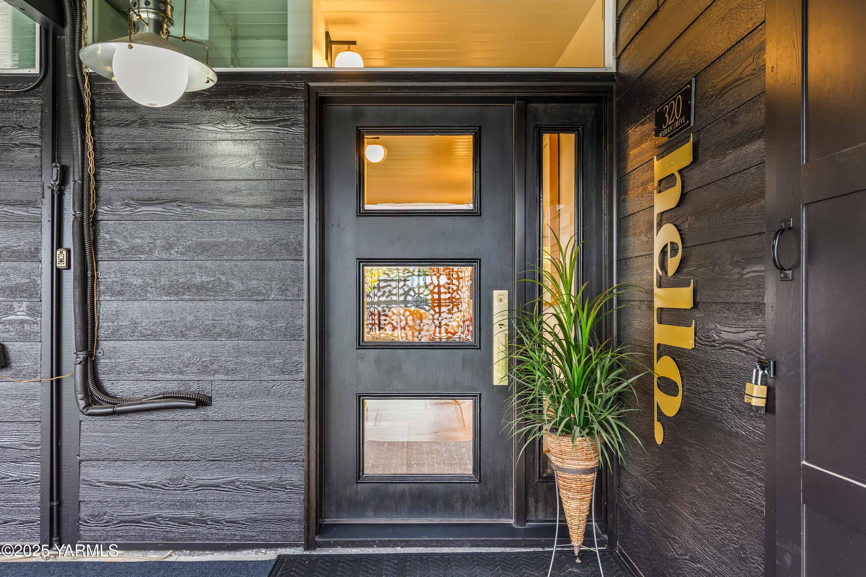 Yakima, Washington 98902, United States, 2 Bedrooms Bedrooms, ,1 BathroomBathrooms,Residential,Active,243321