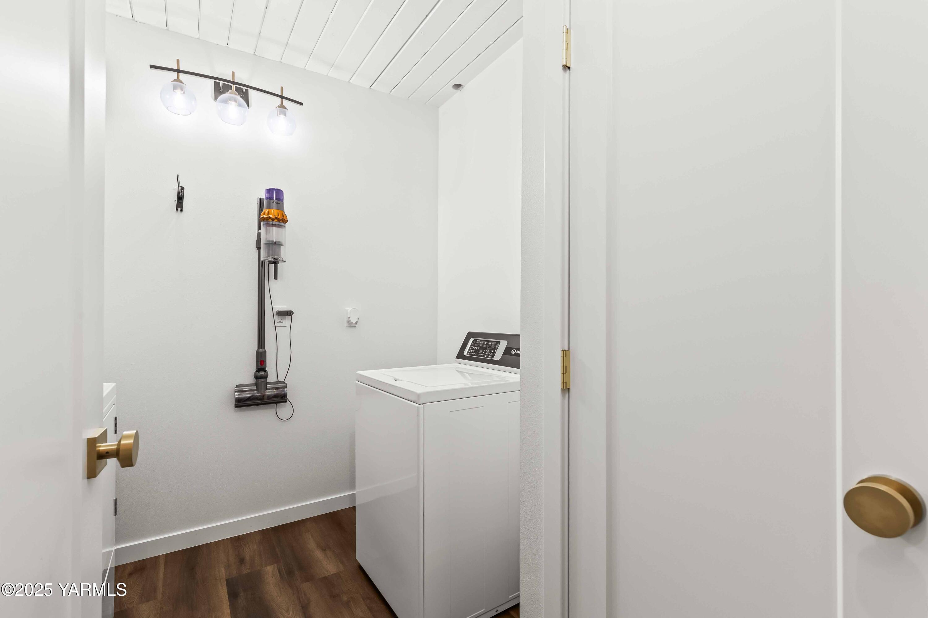 Yakima, Washington 98902, United States, 2 Bedrooms Bedrooms, ,1 BathroomBathrooms,Residential,Active,243321