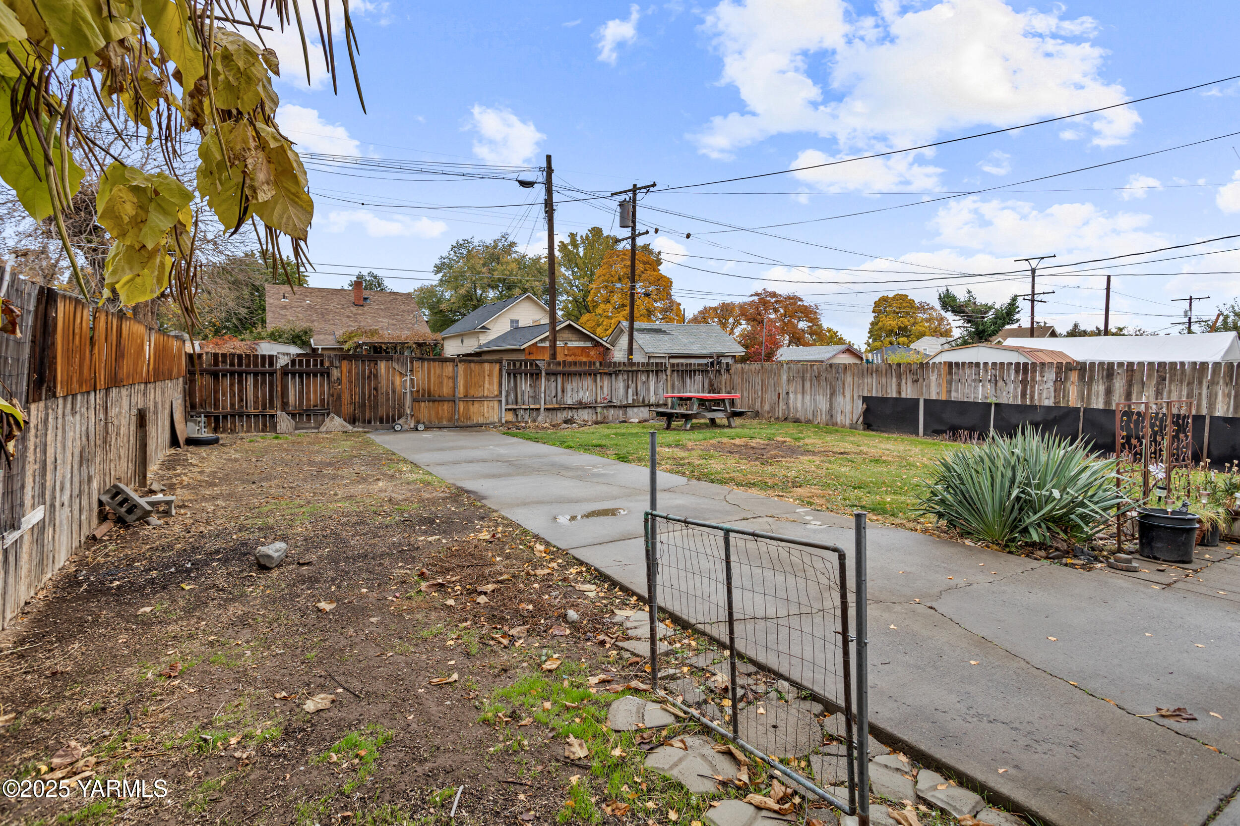Yakima, Washington 98902, United States, 4 Bedrooms Bedrooms, ,2 BathroomsBathrooms,Residential,Active,238956