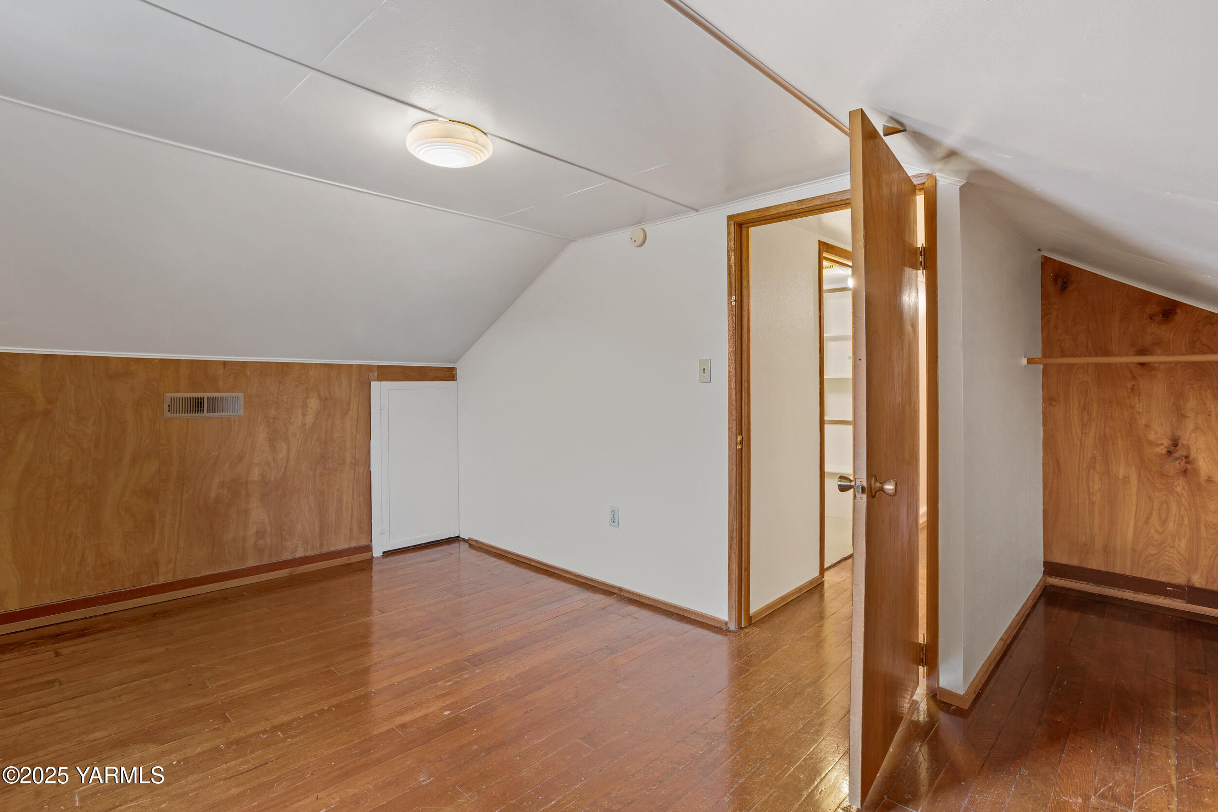 Yakima, Washington 98902, United States, 4 Bedrooms Bedrooms, ,2 BathroomsBathrooms,Residential,Active,238956