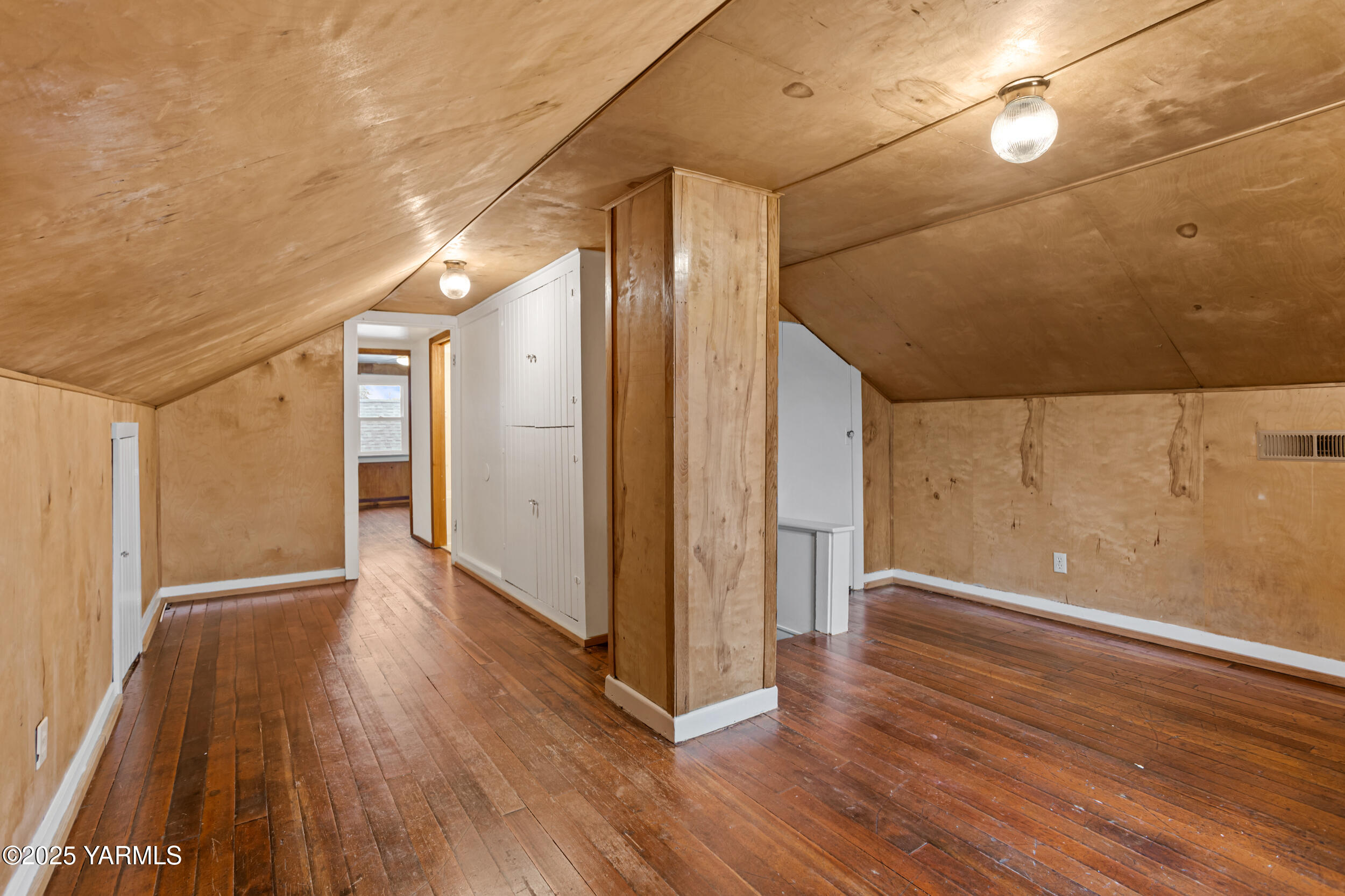 Yakima, Washington 98902, United States, 4 Bedrooms Bedrooms, ,2 BathroomsBathrooms,Residential,Active,238956