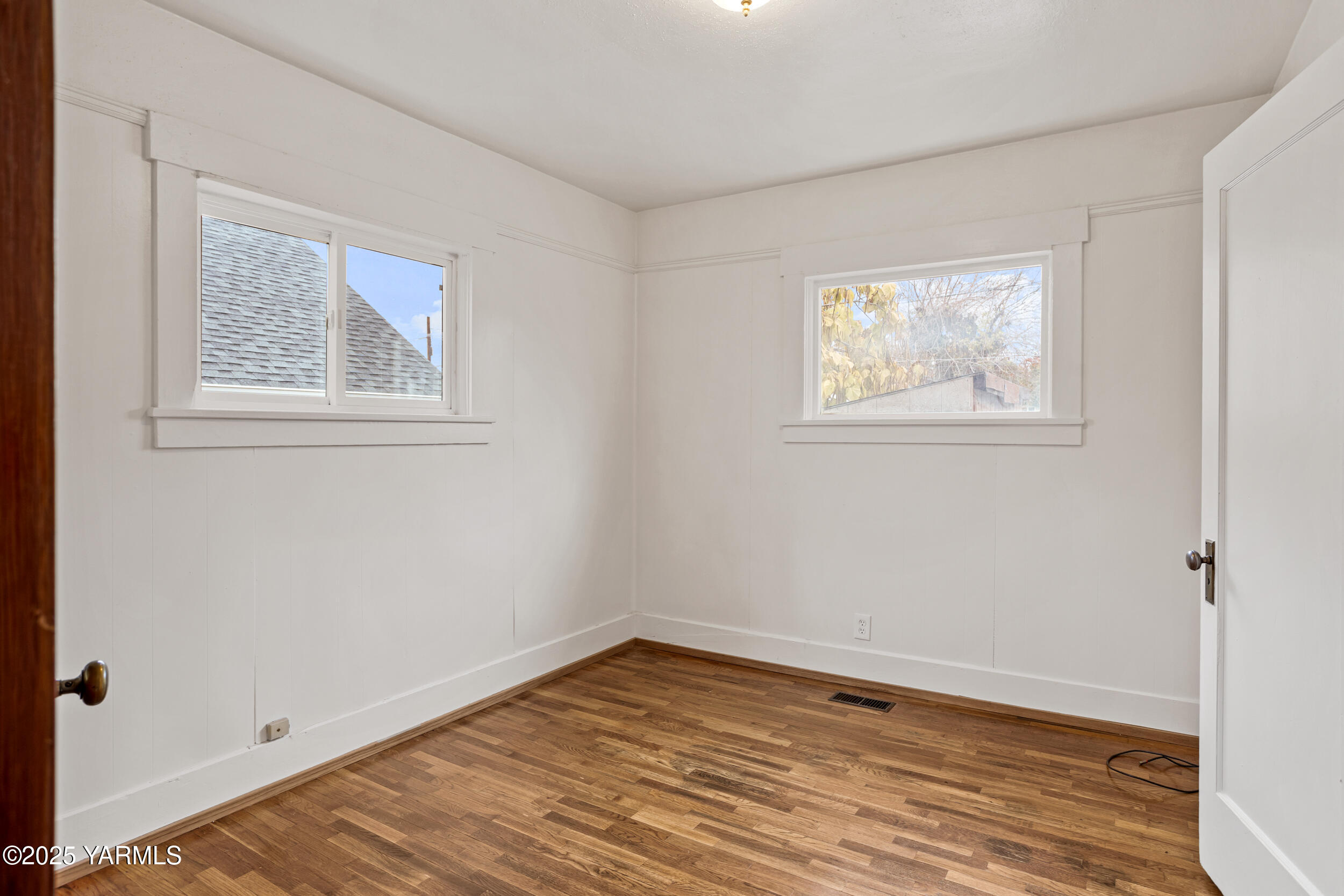 Yakima, Washington 98902, United States, 4 Bedrooms Bedrooms, ,2 BathroomsBathrooms,Residential,Active,238956