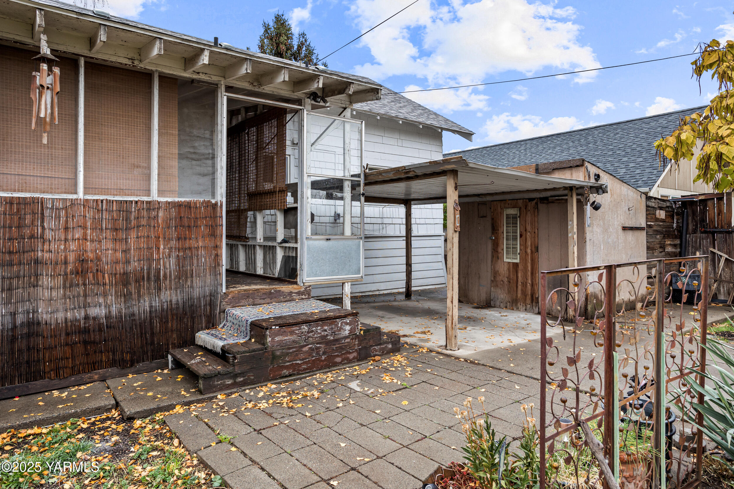 Yakima, Washington 98902, United States, 4 Bedrooms Bedrooms, ,2 BathroomsBathrooms,Residential,Active,238956