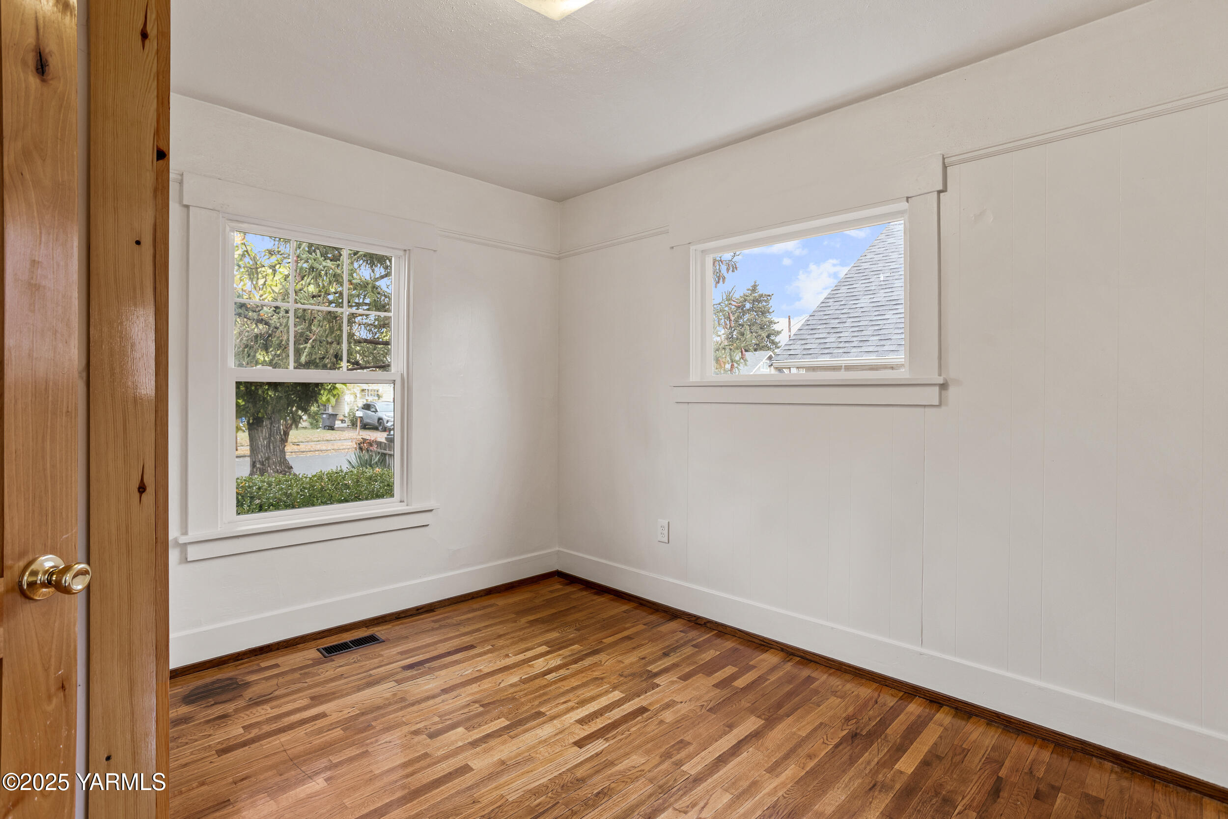 Yakima, Washington 98902, United States, 4 Bedrooms Bedrooms, ,2 BathroomsBathrooms,Residential,Active,238956