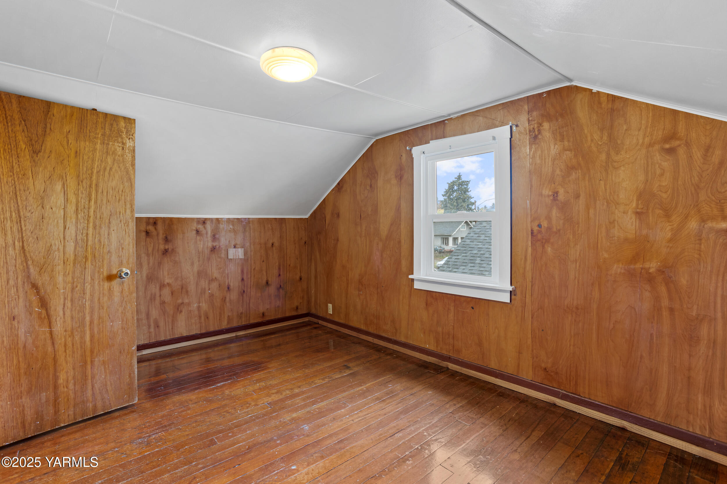 Yakima, Washington 98902, United States, 4 Bedrooms Bedrooms, ,2 BathroomsBathrooms,Residential,Active,238956