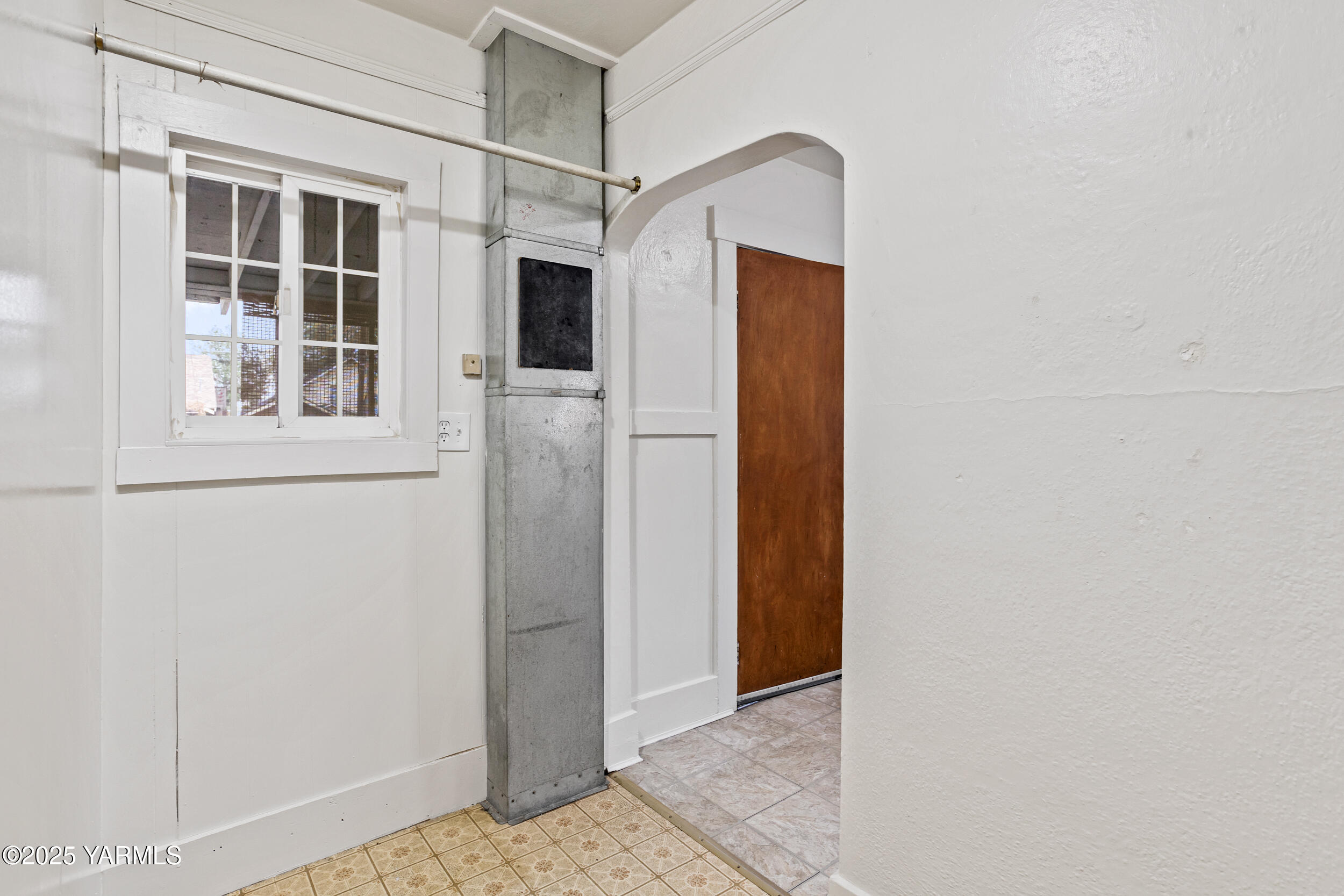 Yakima, Washington 98902, United States, 4 Bedrooms Bedrooms, ,2 BathroomsBathrooms,Residential,Active,238956