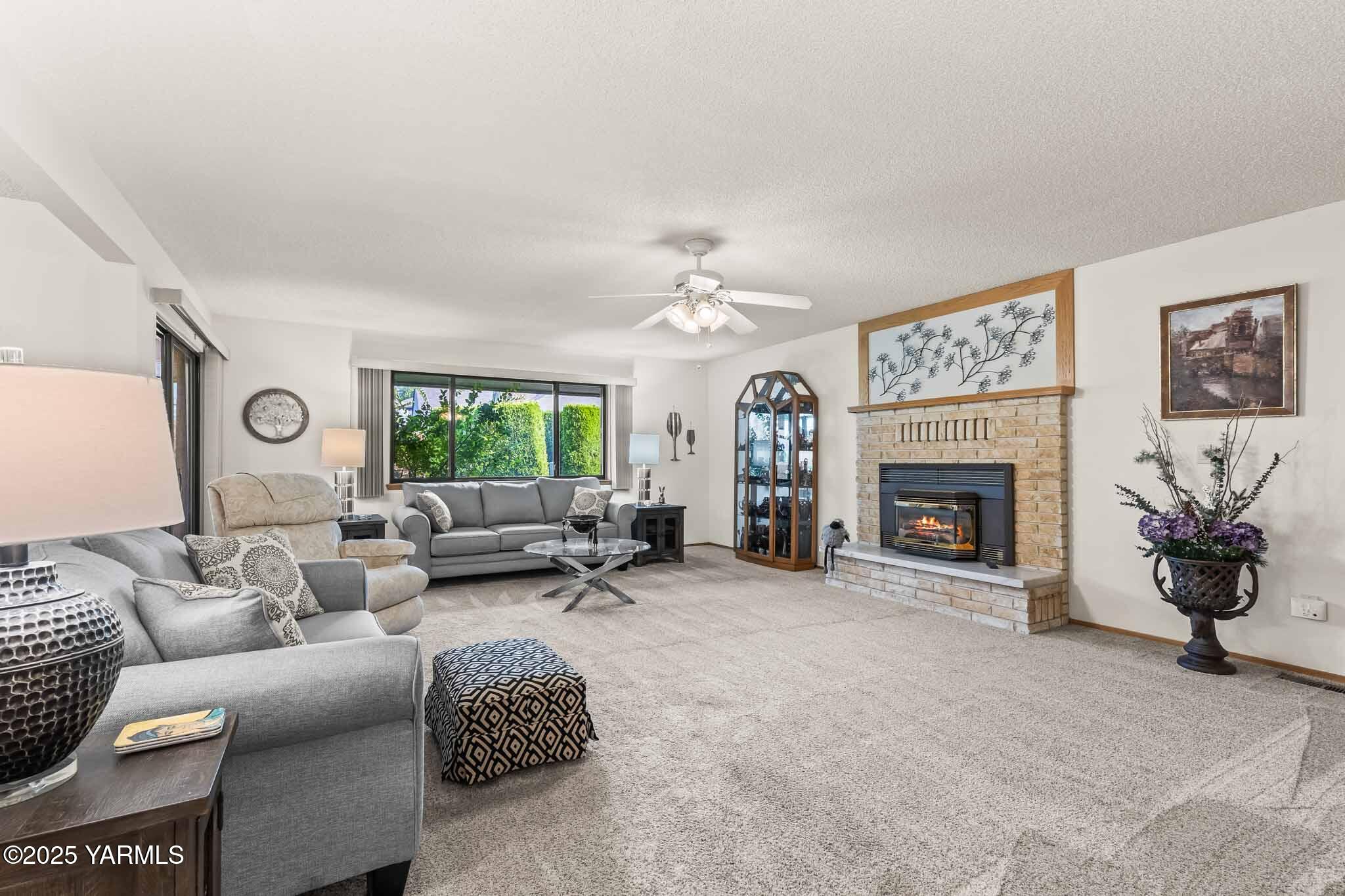 Yakima, Washington 98908, United States, 3 Bedrooms Bedrooms, ,2 BathroomsBathrooms,Residential,Active,204511