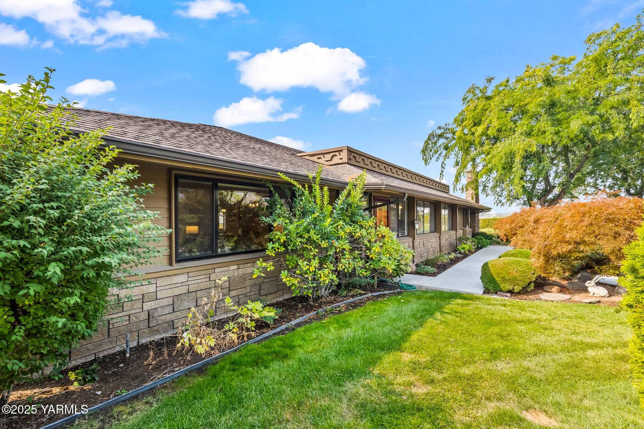 Yakima, Washington 98908, United States, 3 Bedrooms Bedrooms, ,2 BathroomsBathrooms,Residential,Active,204511