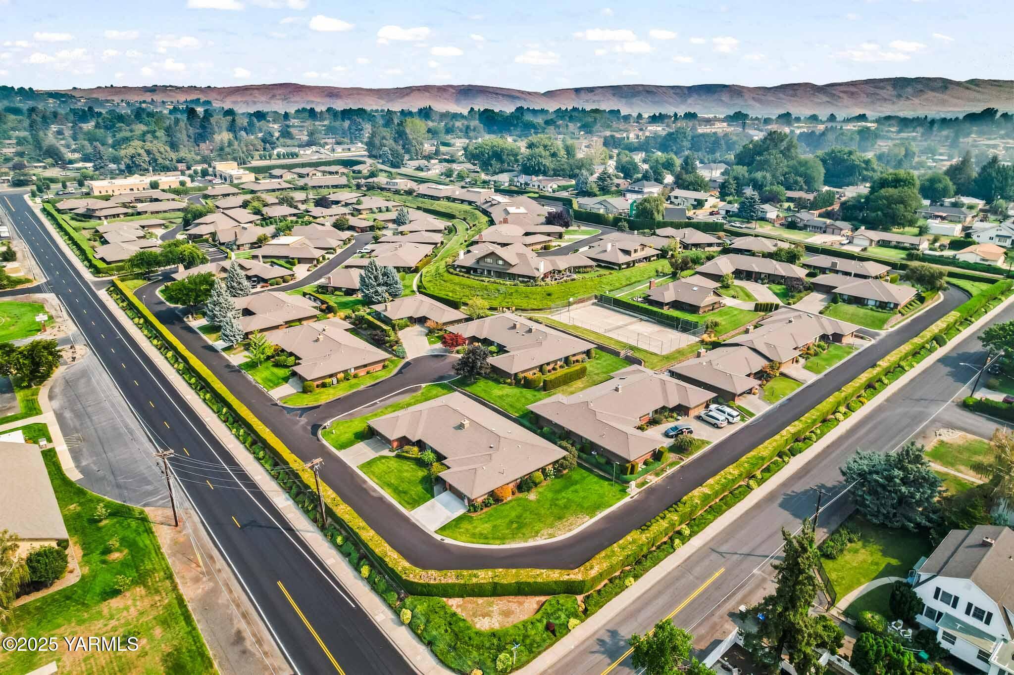 Yakima, Washington 98908, United States, 3 Bedrooms Bedrooms, ,2 BathroomsBathrooms,Residential,Active,204511