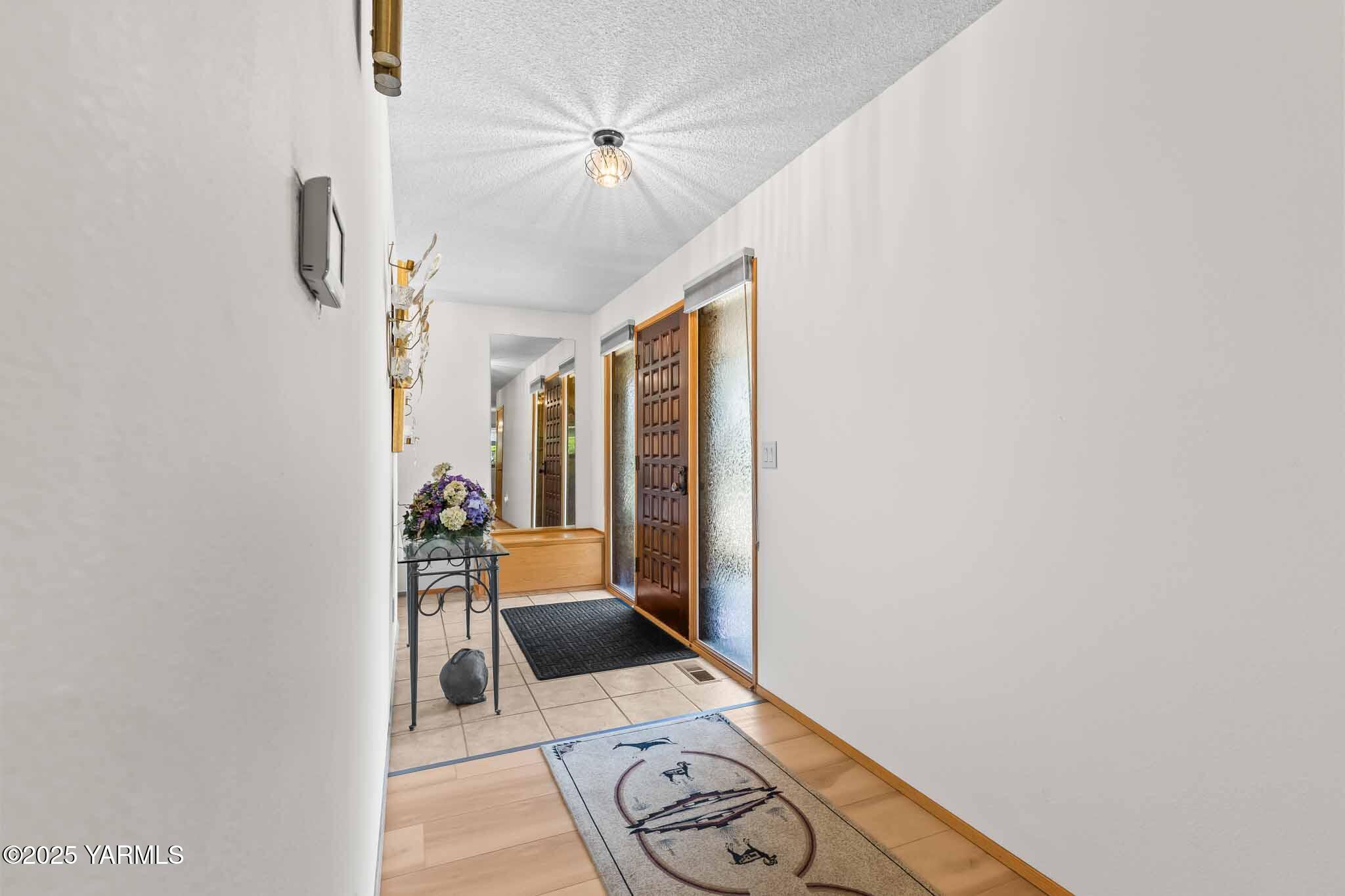 Yakima, Washington 98908, United States, 3 Bedrooms Bedrooms, ,2 BathroomsBathrooms,Residential,Active,204511