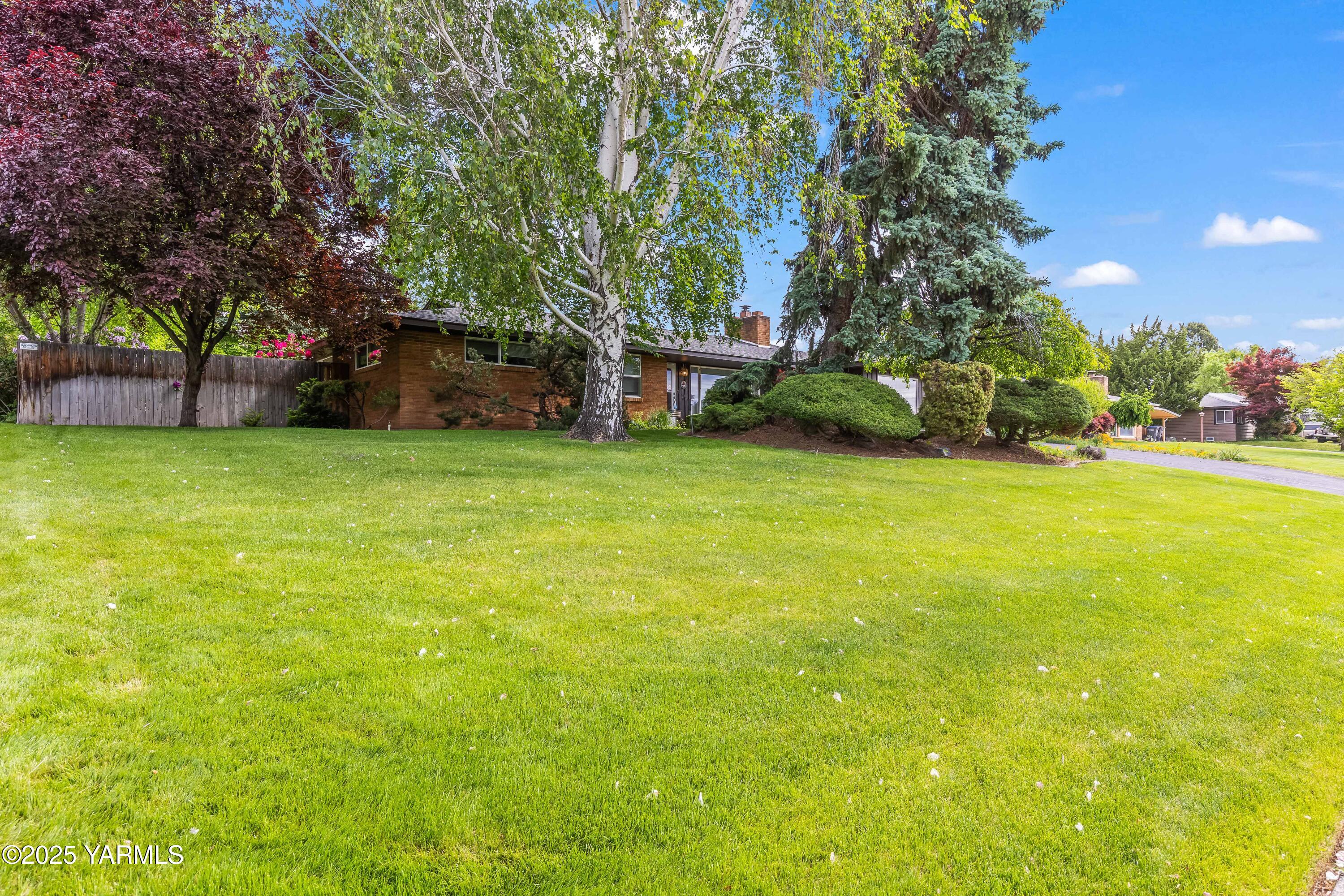 Yakima, Washington 98908, United States, 3 Bedrooms Bedrooms, ,2 BathroomsBathrooms,Residential,Pending,162446