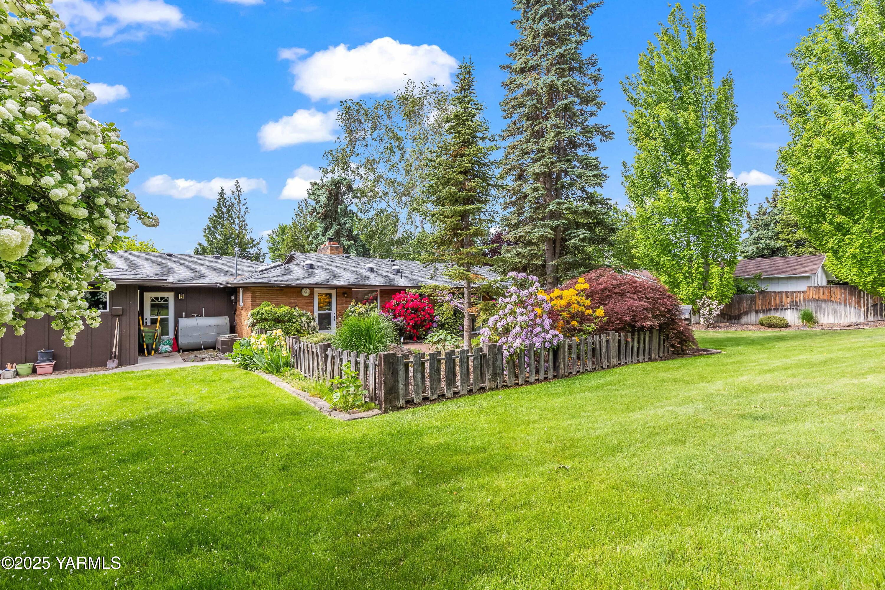 Yakima, Washington 98908, United States, 3 Bedrooms Bedrooms, ,2 BathroomsBathrooms,Residential,Pending,162446