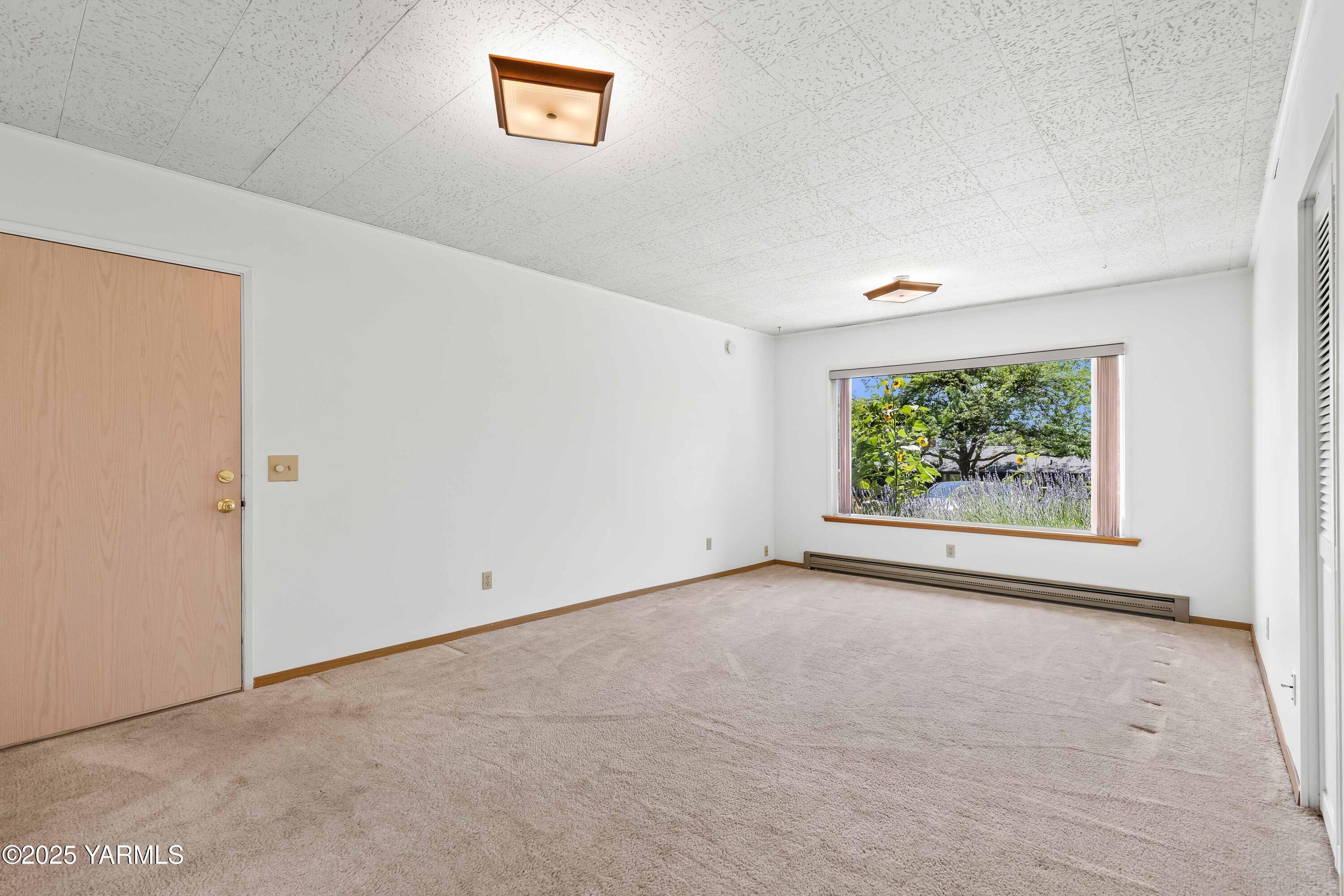 Yakima, Washington 98908, United States, 3 Bedrooms Bedrooms, ,2 BathroomsBathrooms,Residential,Pending,162446