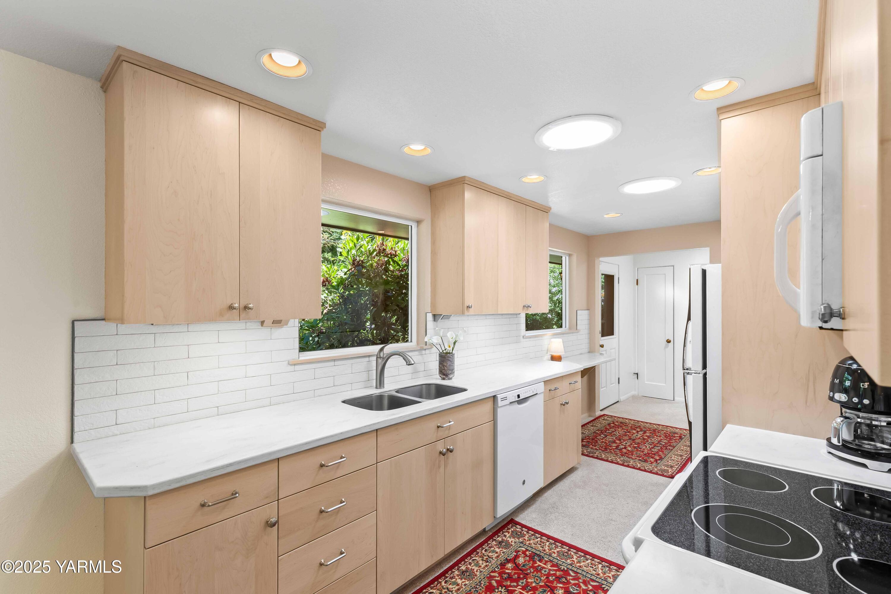 Yakima, Washington 98908, United States, 3 Bedrooms Bedrooms, ,2 BathroomsBathrooms,Residential,Pending,162446