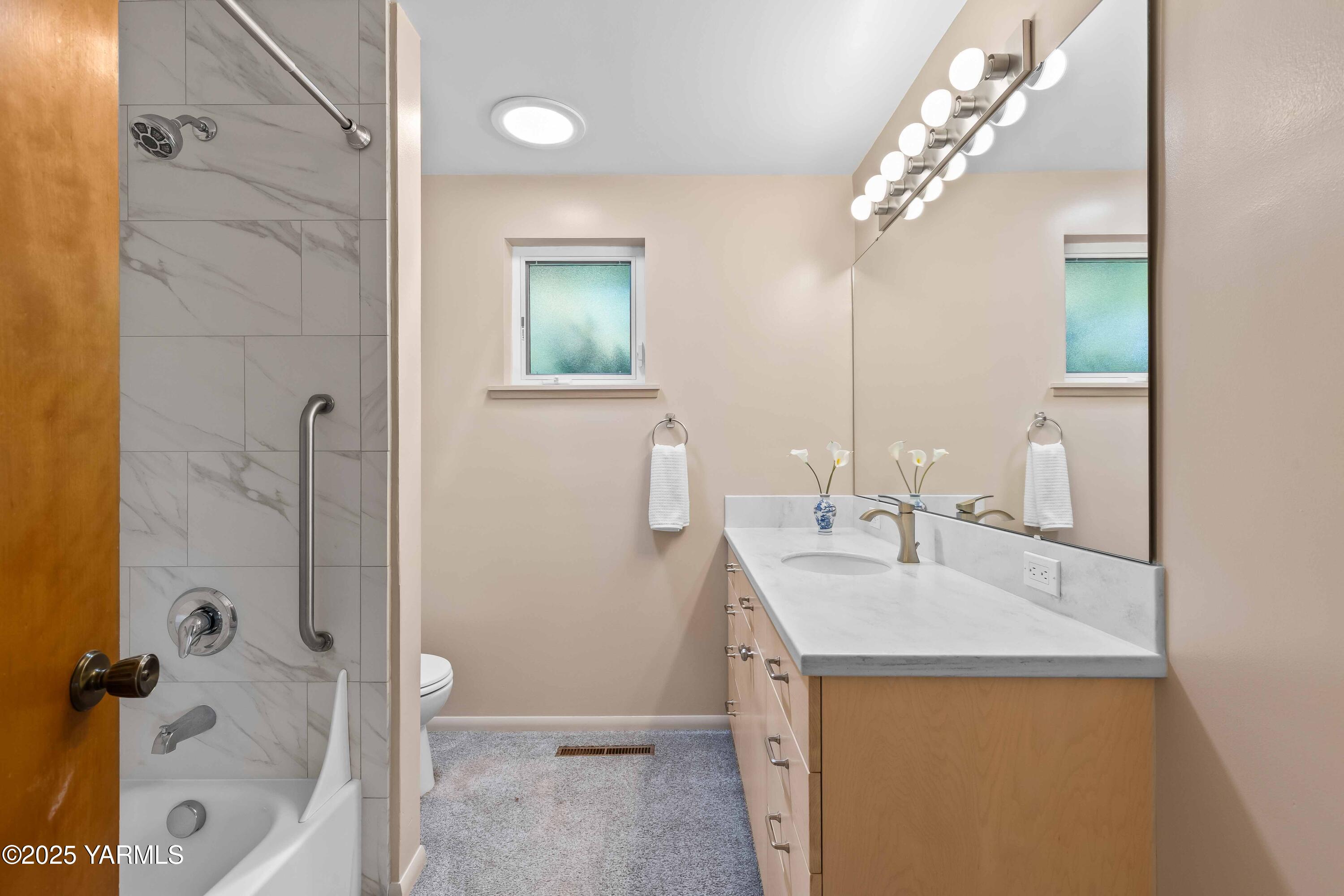 Yakima, Washington 98908, United States, 3 Bedrooms Bedrooms, ,2 BathroomsBathrooms,Residential,Pending,162446