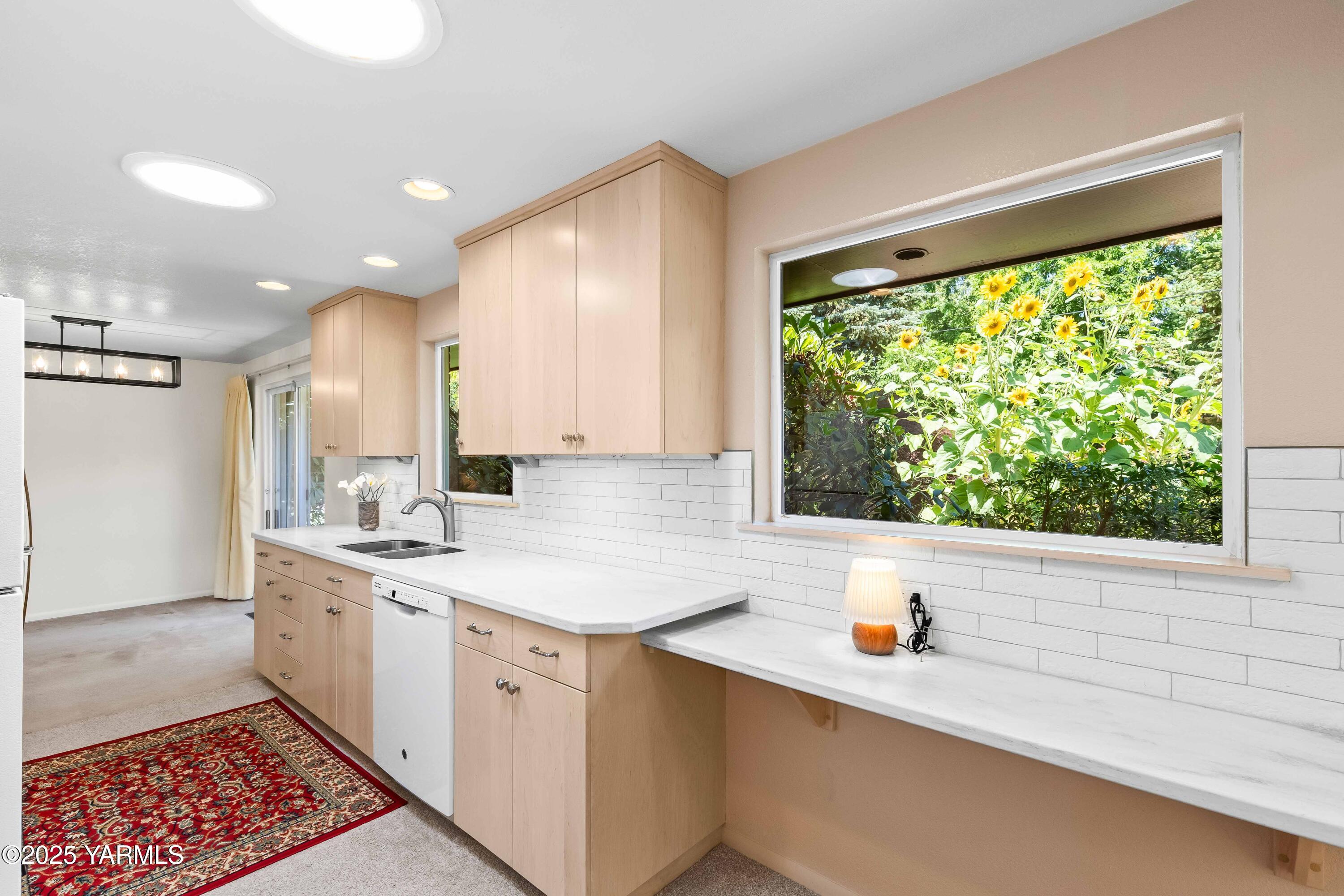 Yakima, Washington 98908, United States, 3 Bedrooms Bedrooms, ,2 BathroomsBathrooms,Residential,Pending,162446