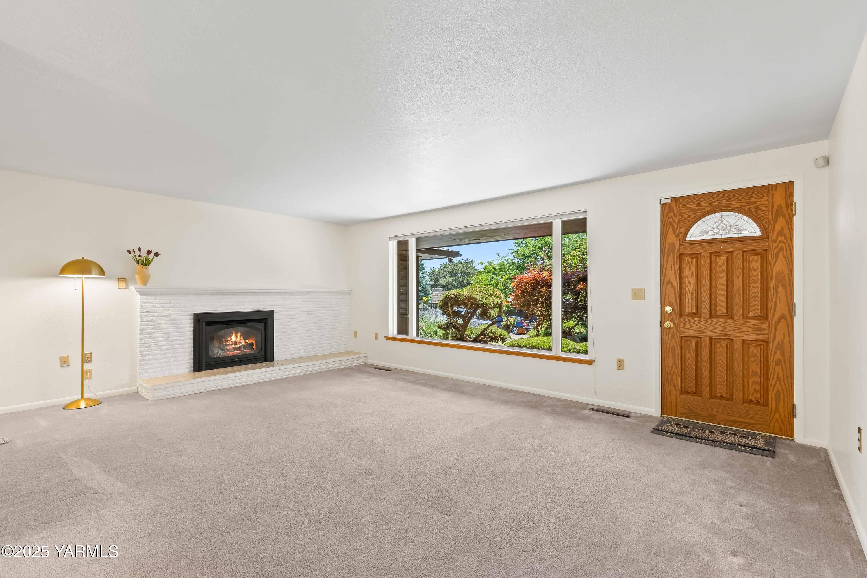 Yakima, Washington 98908, United States, 3 Bedrooms Bedrooms, ,2 BathroomsBathrooms,Residential,Pending,162446