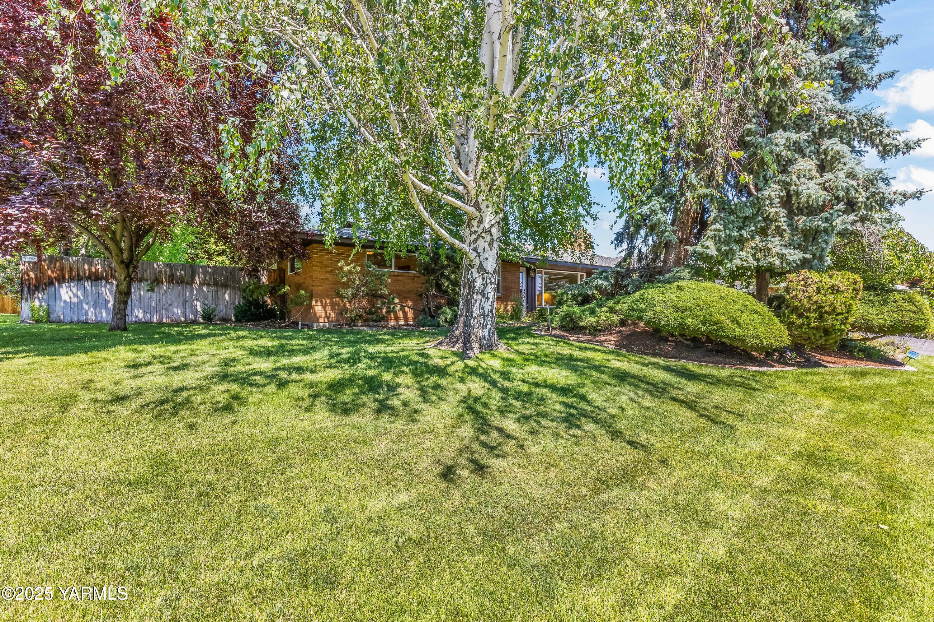 Yakima, Washington 98908, United States, 3 Bedrooms Bedrooms, ,2 BathroomsBathrooms,Residential,Pending,162446