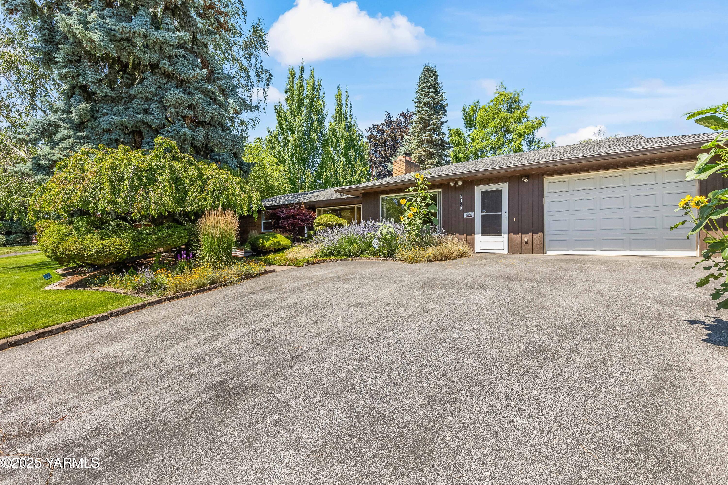 Yakima, Washington 98908, United States, 3 Bedrooms Bedrooms, ,2 BathroomsBathrooms,Residential,Pending,162446