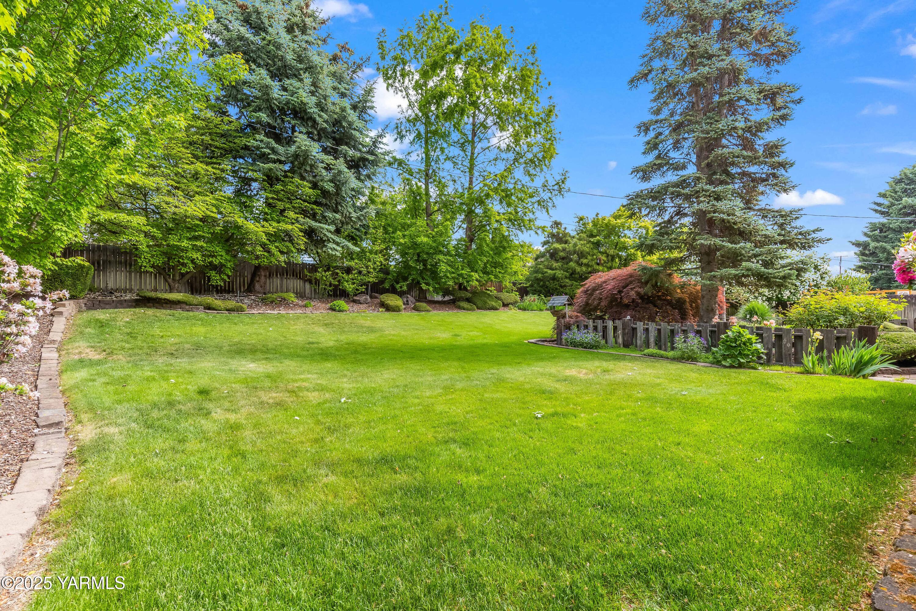 Yakima, Washington 98908, United States, 3 Bedrooms Bedrooms, ,2 BathroomsBathrooms,Residential,Pending,162446