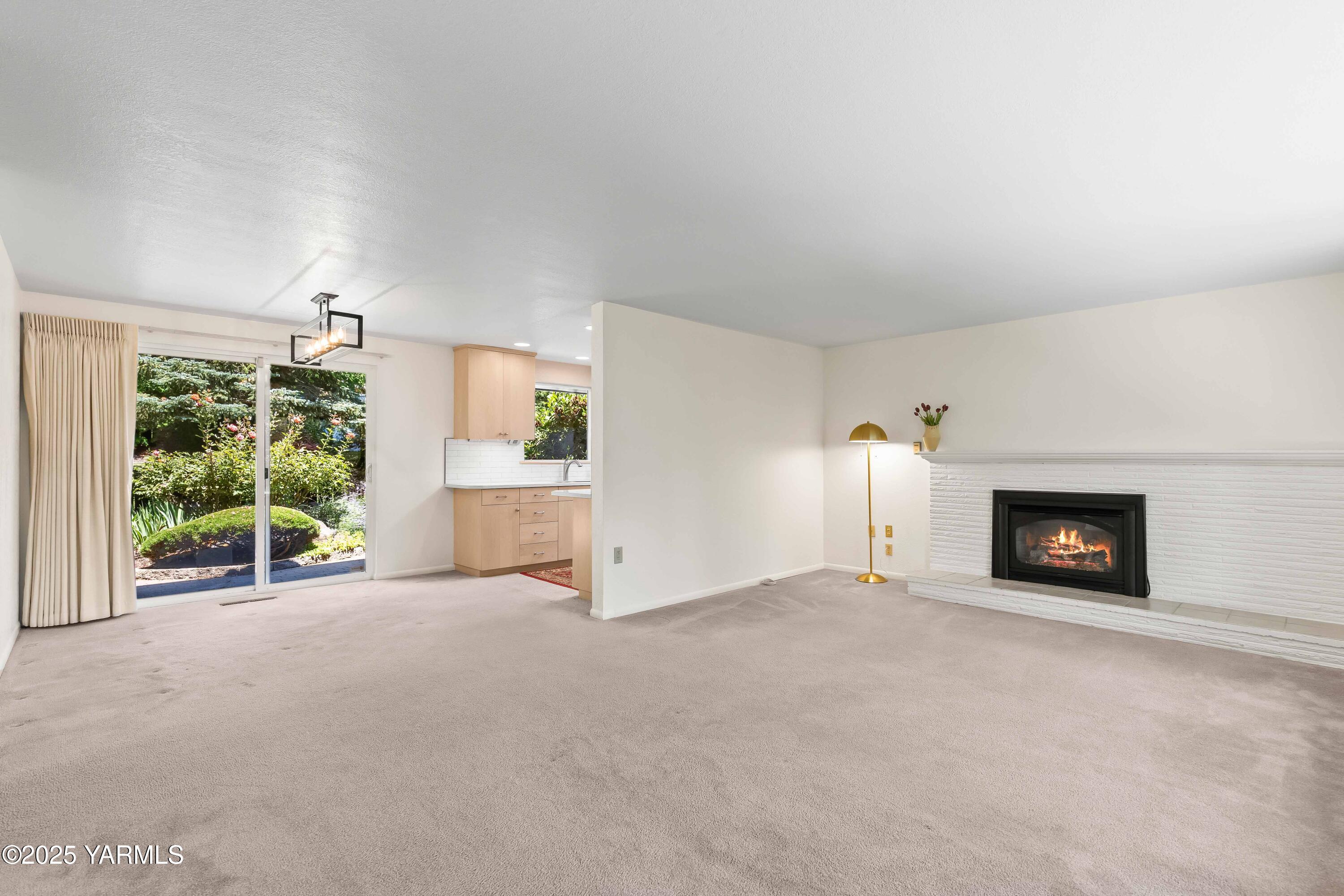 Yakima, Washington 98908, United States, 3 Bedrooms Bedrooms, ,2 BathroomsBathrooms,Residential,Pending,162446