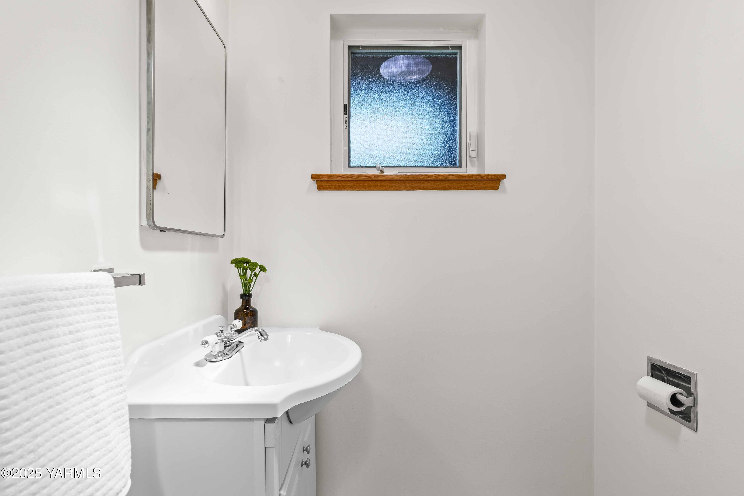 Yakima, Washington 98908, United States, 3 Bedrooms Bedrooms, ,2 BathroomsBathrooms,Residential,Pending,162446