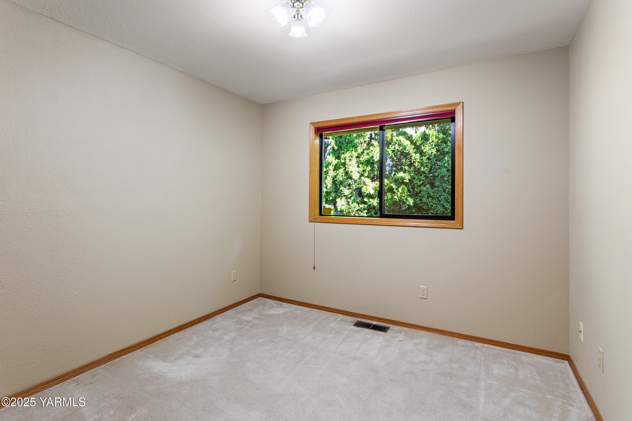 Yakima, Washington 98908, United States, 3 Bedrooms Bedrooms, ,3 BathroomsBathrooms,Residential,Active,122362