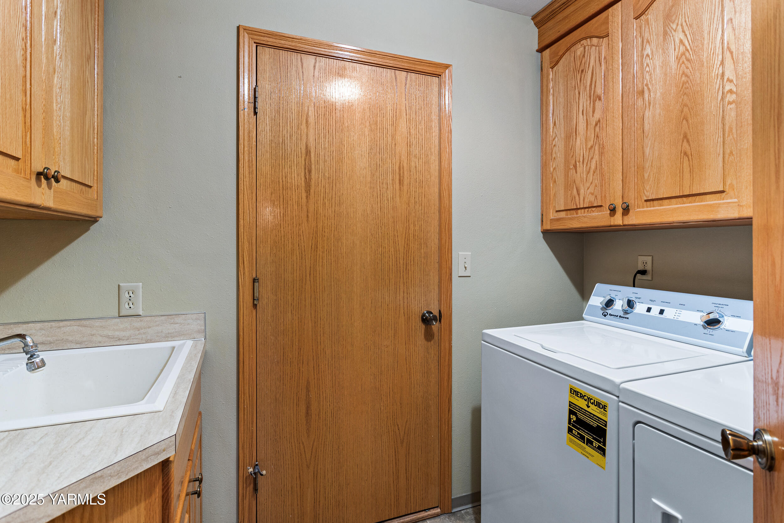 Yakima, Washington 98908, United States, 3 Bedrooms Bedrooms, ,3 BathroomsBathrooms,Residential,Active,122362