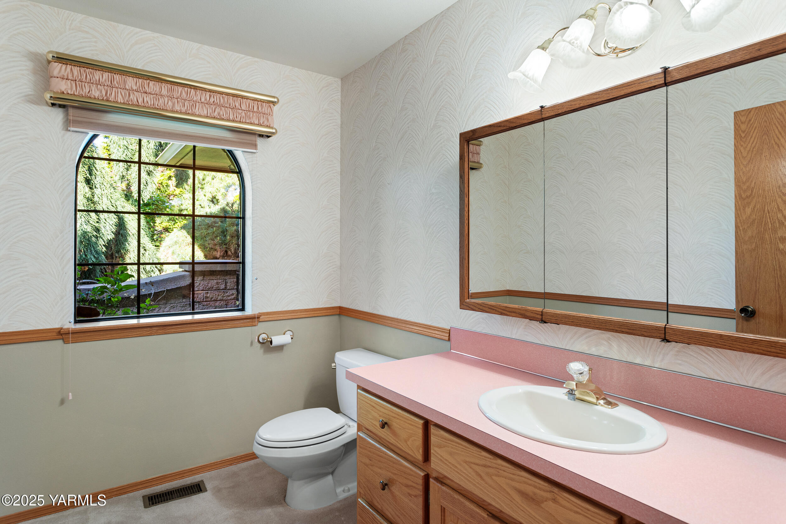 Yakima, Washington 98908, United States, 3 Bedrooms Bedrooms, ,3 BathroomsBathrooms,Residential,Active,122362