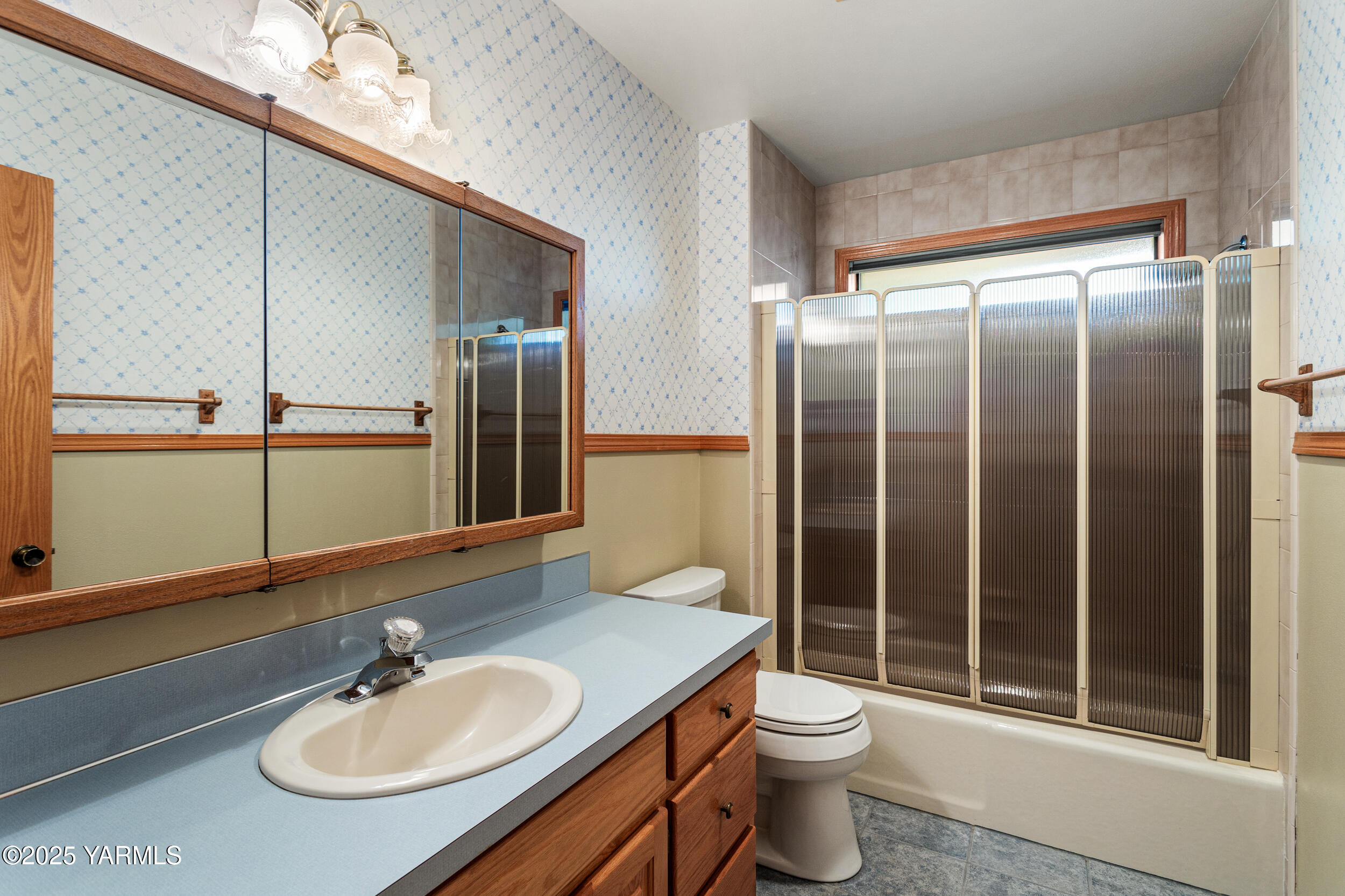 Yakima, Washington 98908, United States, 3 Bedrooms Bedrooms, ,3 BathroomsBathrooms,Residential,Active,122362