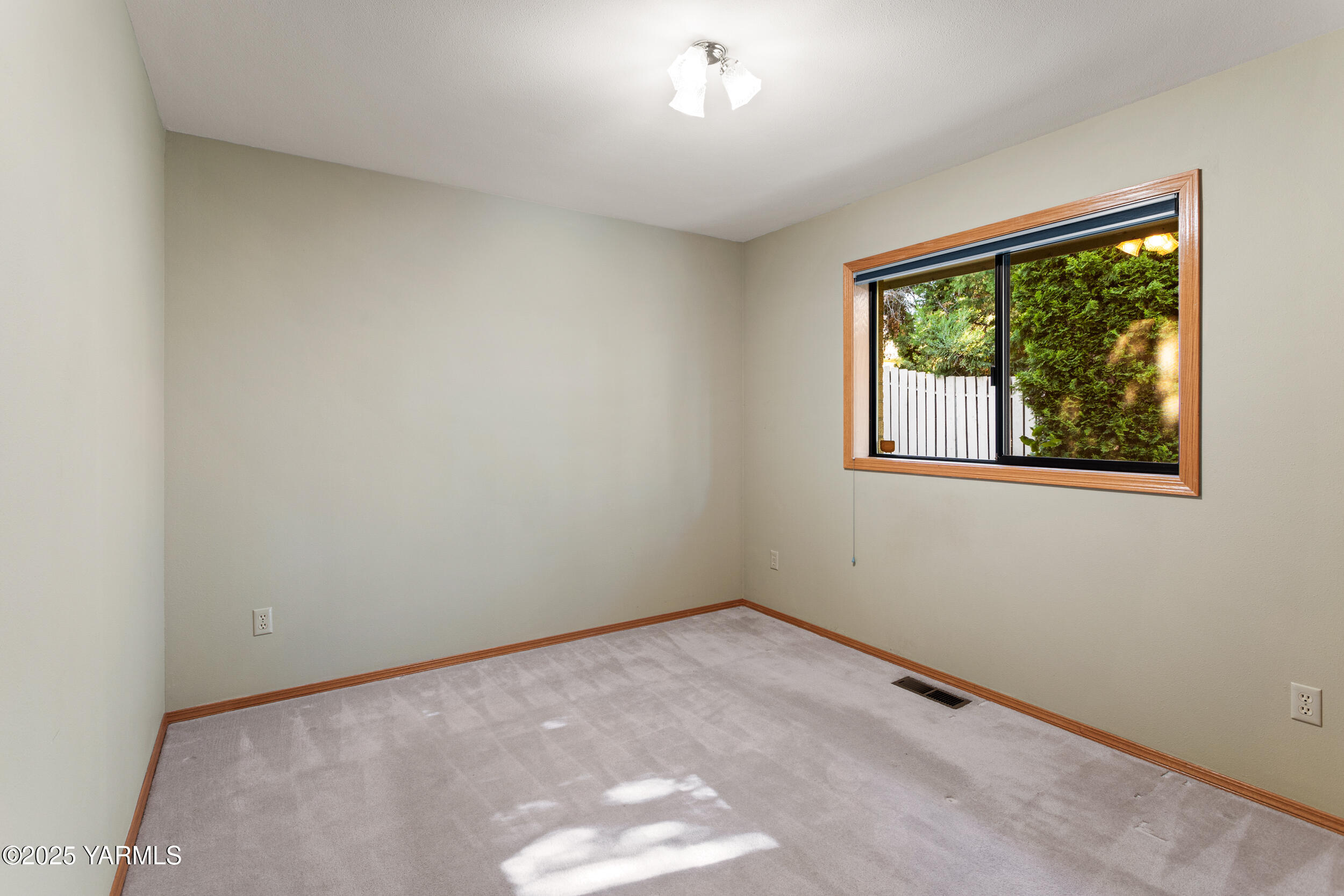 Yakima, Washington 98908, United States, 3 Bedrooms Bedrooms, ,3 BathroomsBathrooms,Residential,Active,122362