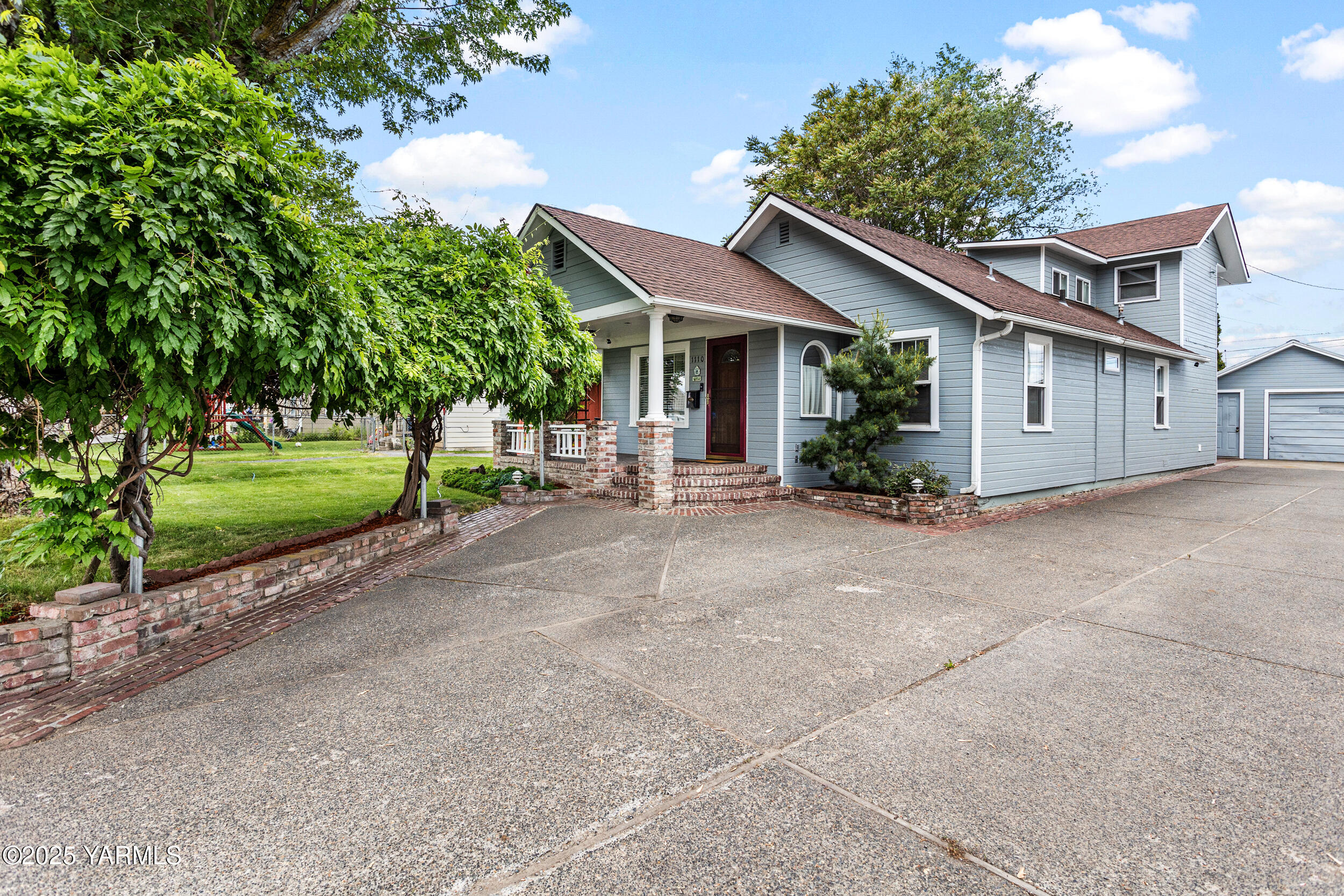 Yakima, Washington 98902, United States, 4 Bedrooms Bedrooms, ,2 BathroomsBathrooms,Residential,Pending,135668