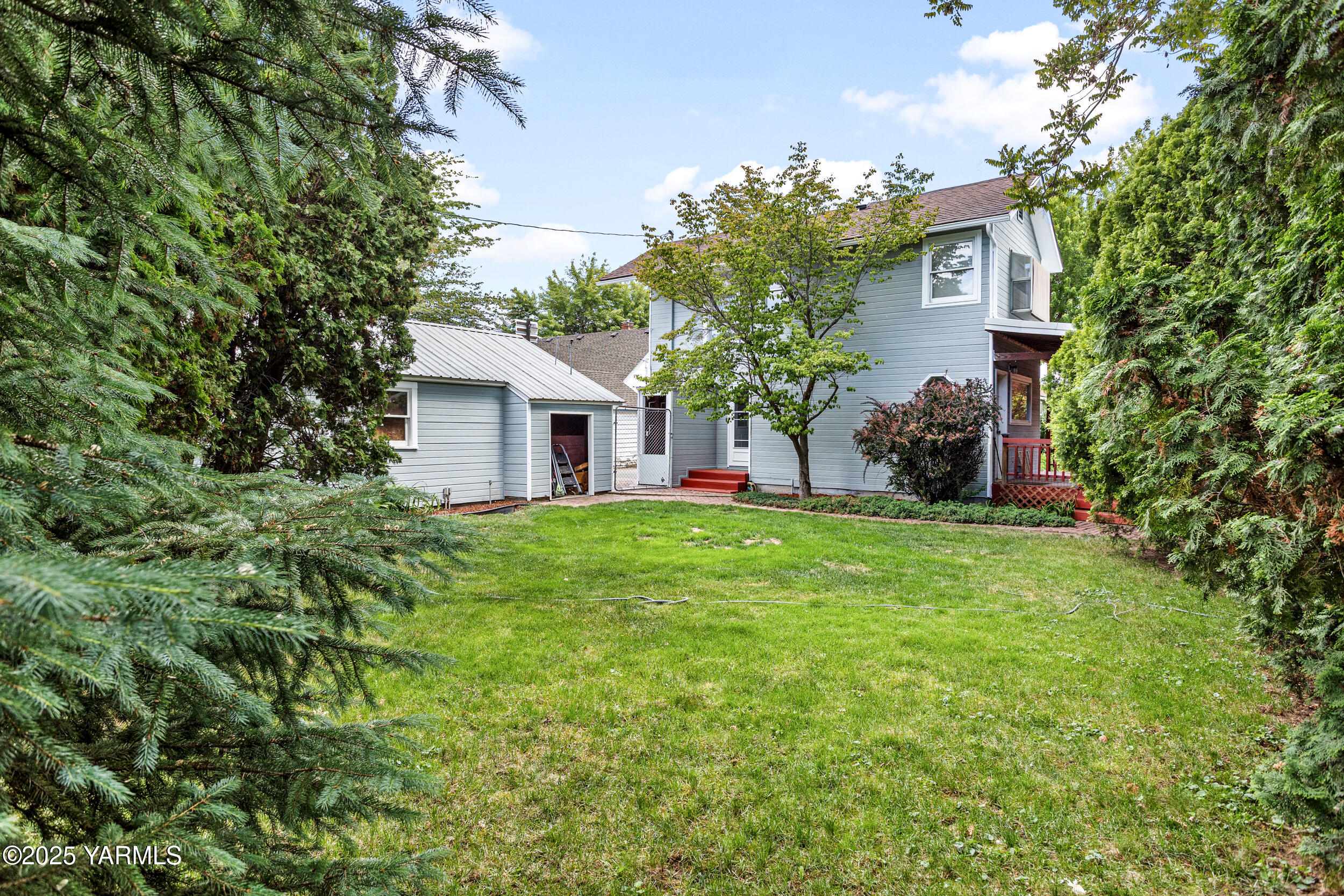 Yakima, Washington 98902, United States, 4 Bedrooms Bedrooms, ,2 BathroomsBathrooms,Residential,Pending,135668