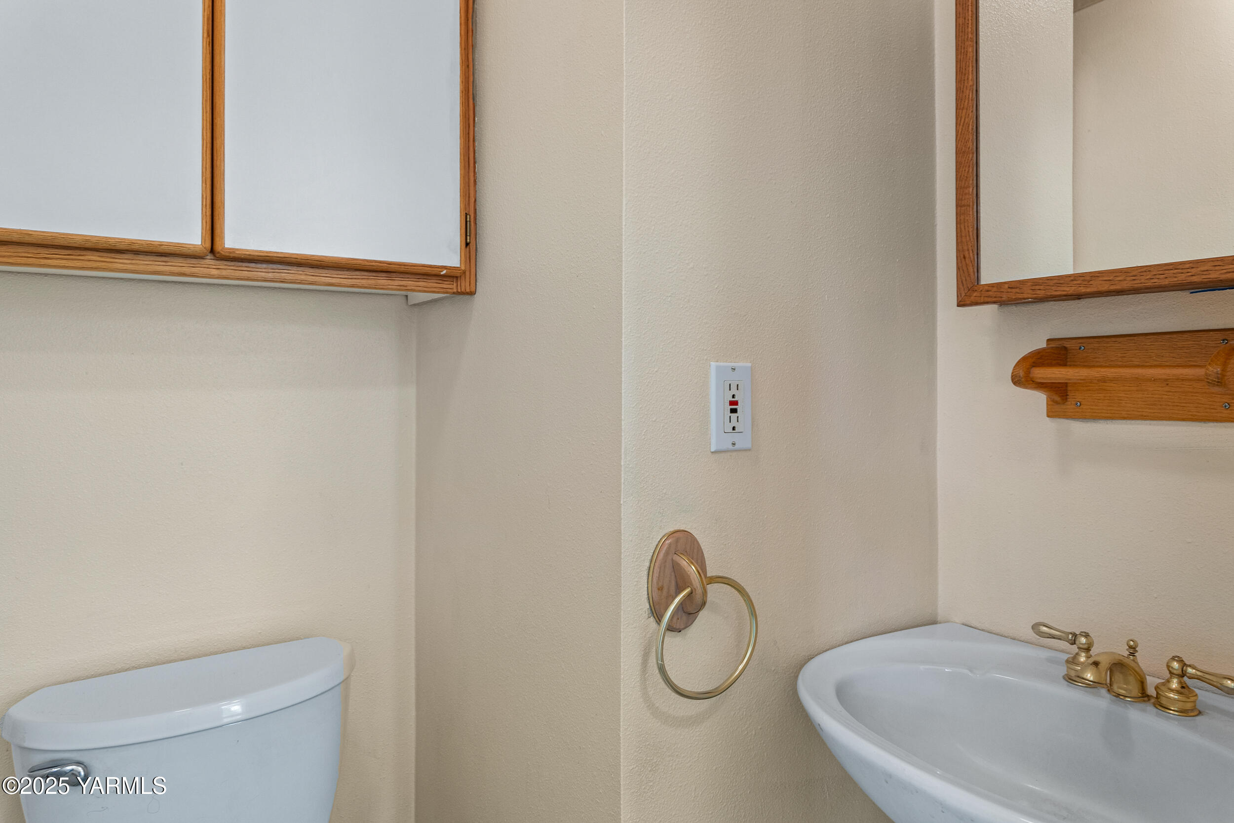 Yakima, Washington 98902, United States, 4 Bedrooms Bedrooms, ,2 BathroomsBathrooms,Residential,Pending,135668