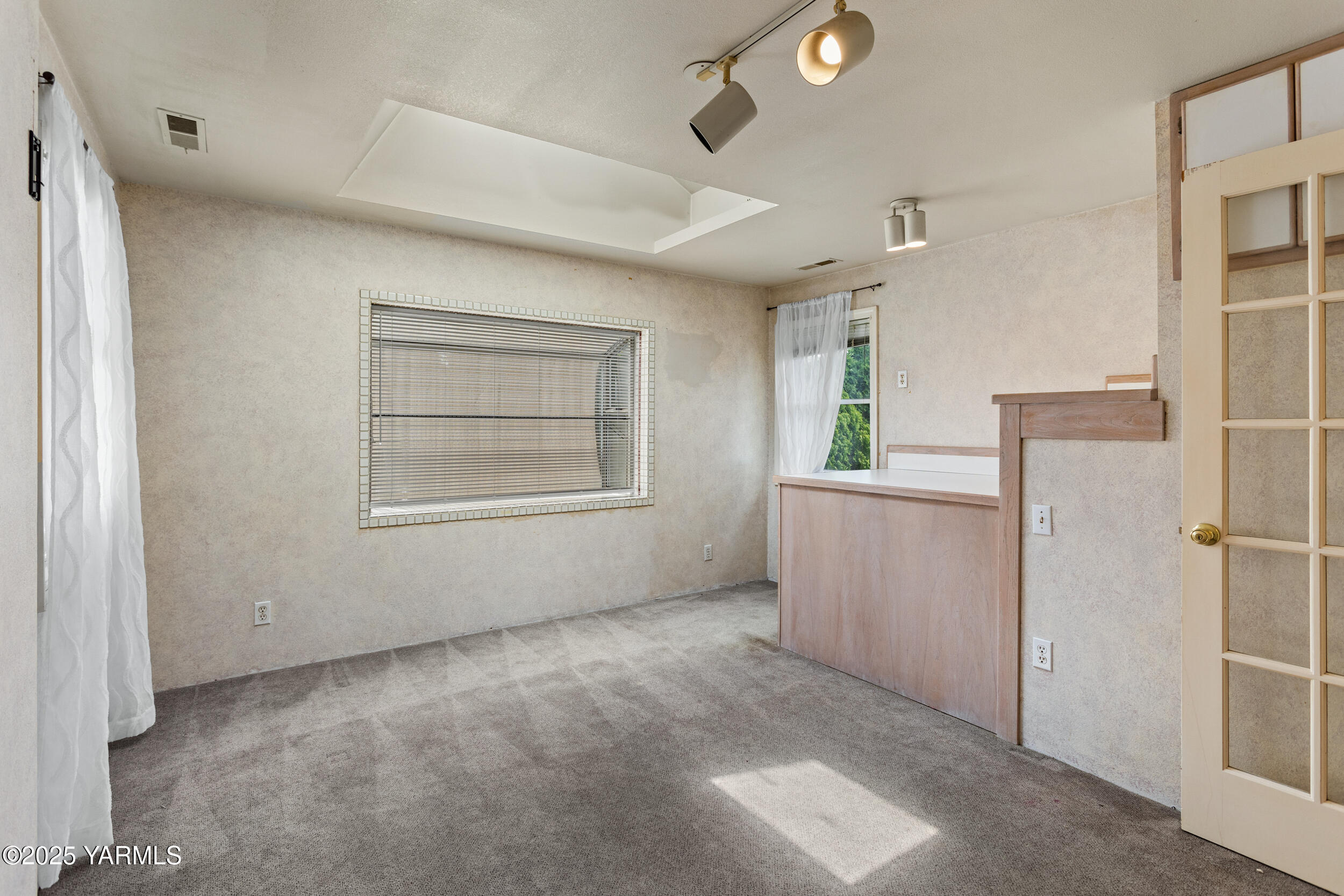 Yakima, Washington 98902, United States, 4 Bedrooms Bedrooms, ,2 BathroomsBathrooms,Residential,Pending,135668