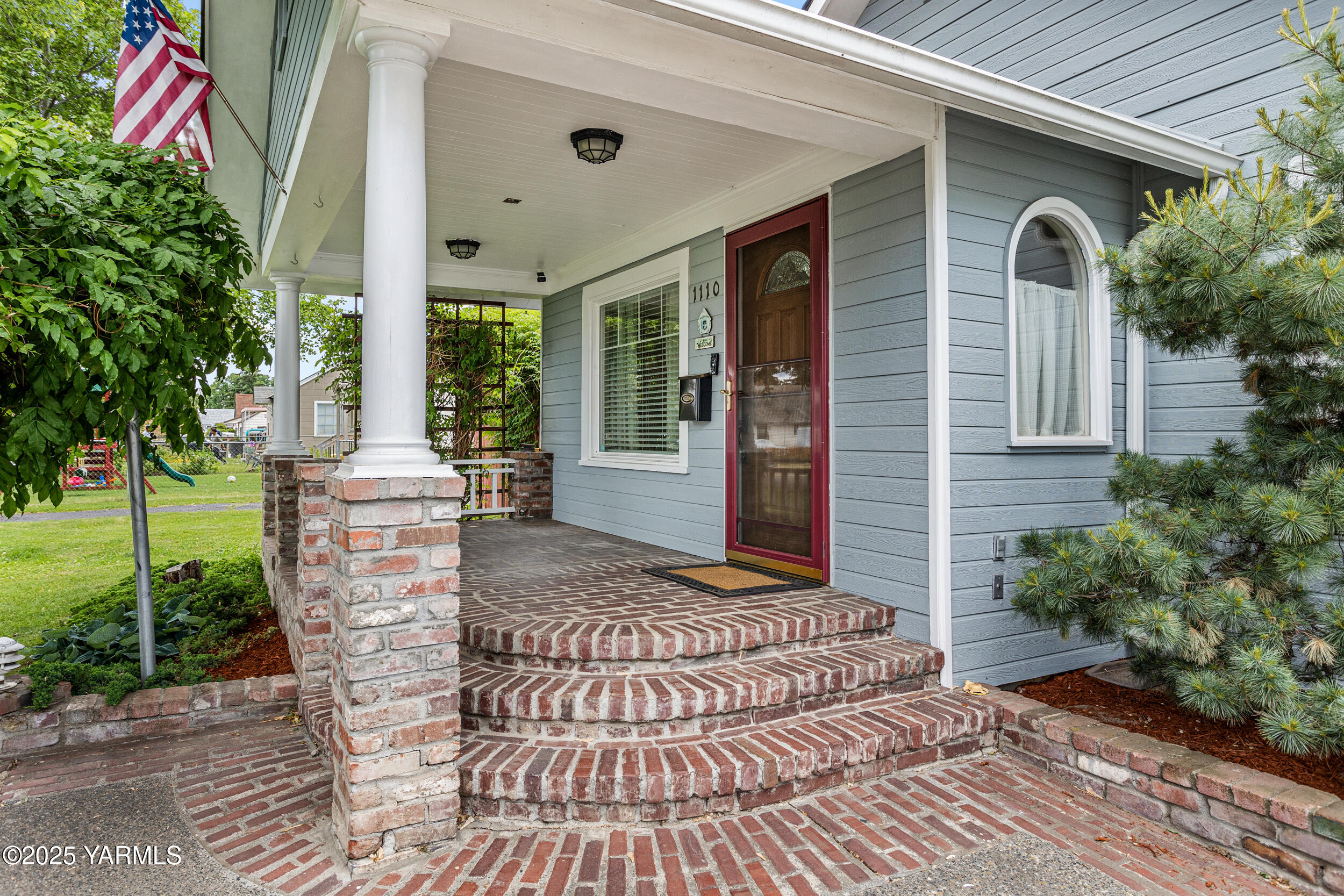 Yakima, Washington 98902, United States, 4 Bedrooms Bedrooms, ,2 BathroomsBathrooms,Residential,Pending,135668