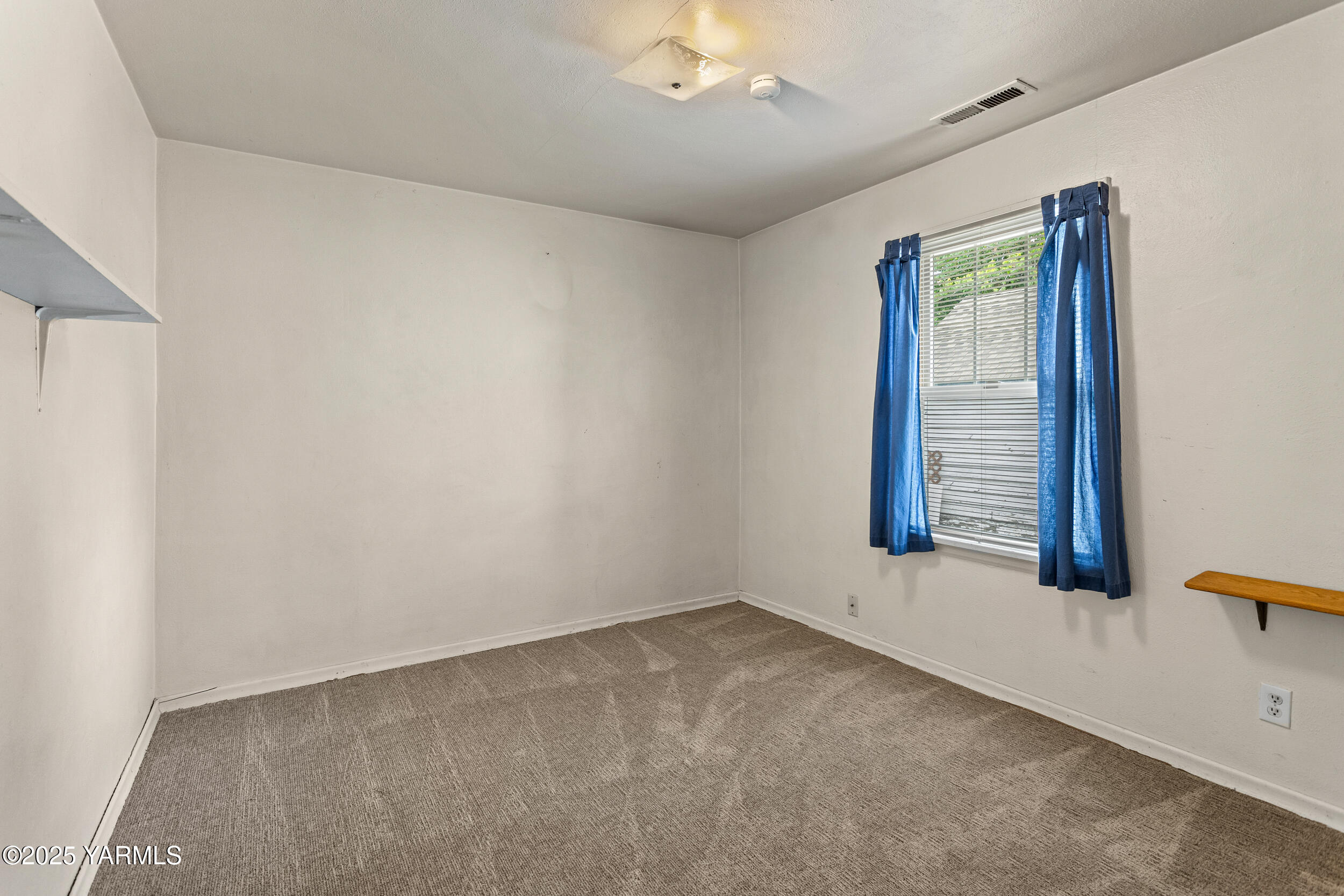 Yakima, Washington 98902, United States, 4 Bedrooms Bedrooms, ,2 BathroomsBathrooms,Residential,Pending,135668